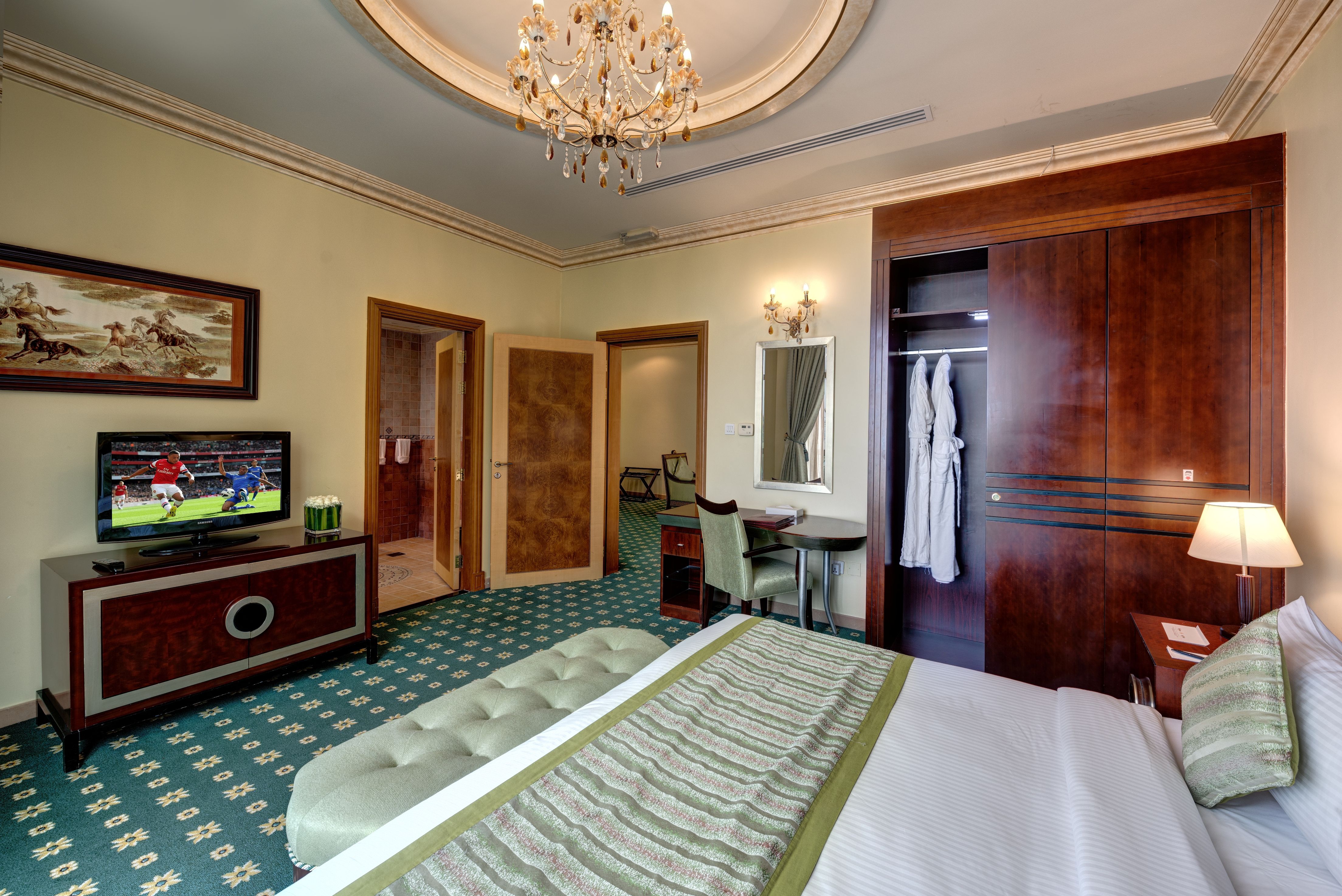 EXECUTIVE SUITE