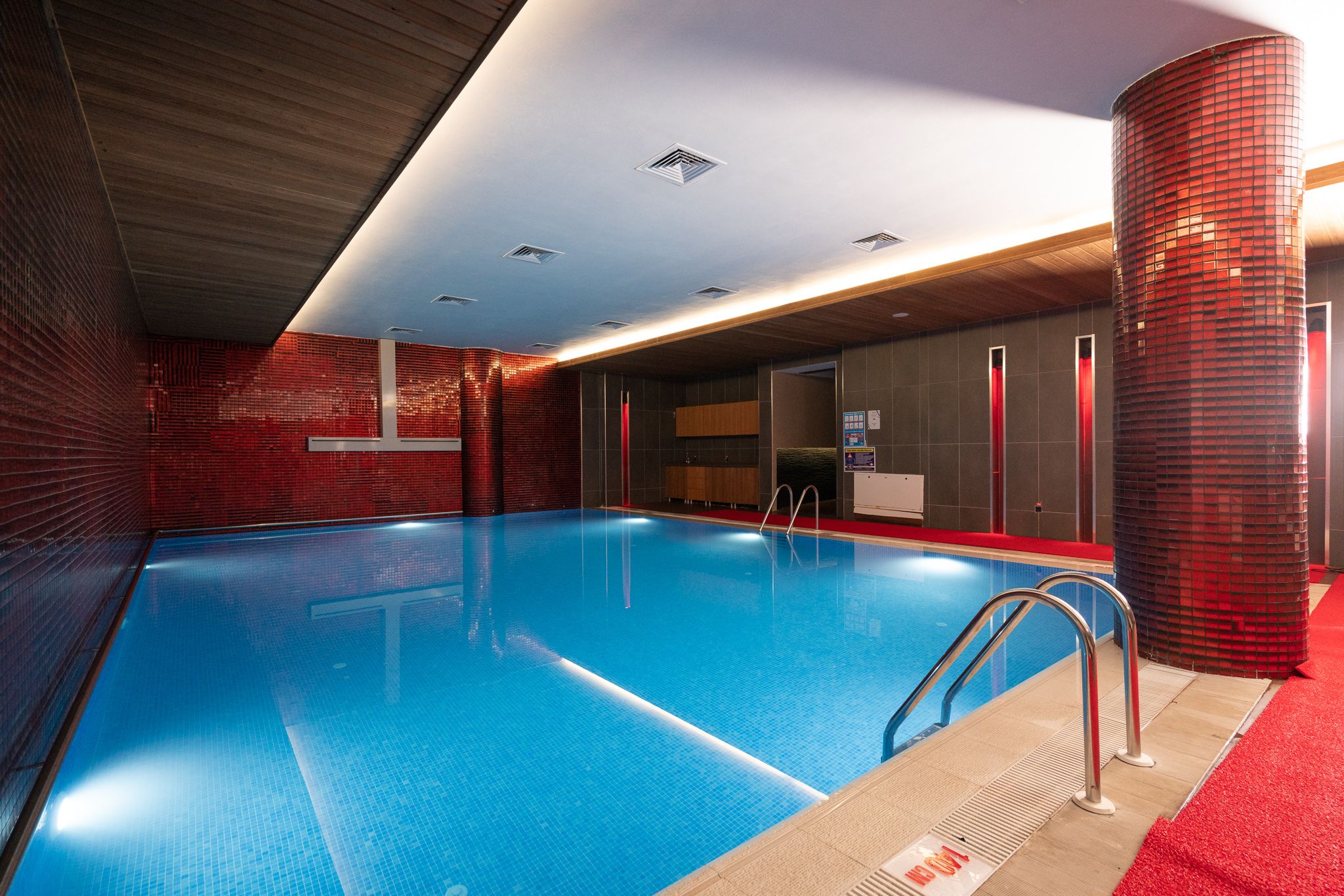 Piscină interioară