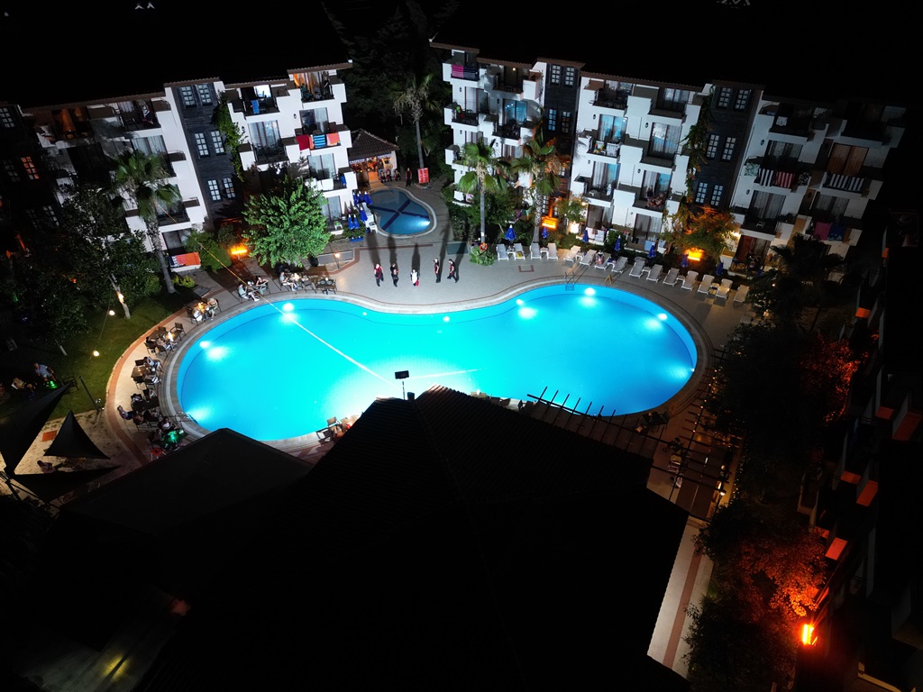 Piscina deschisă