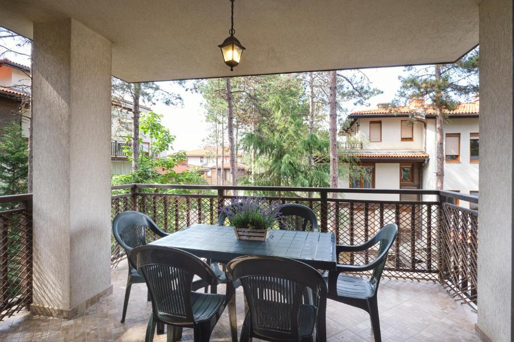 2 Bedroom Standard Apartment (Balcony)