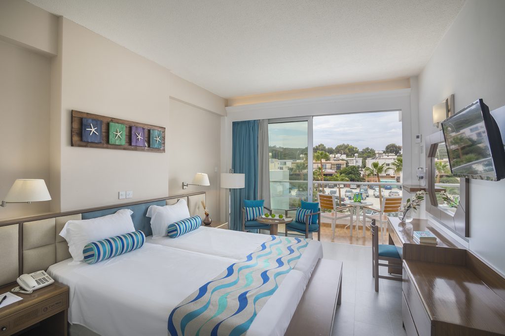 SUPERIOR ROOM (INLAND VIEW, BALCONY)