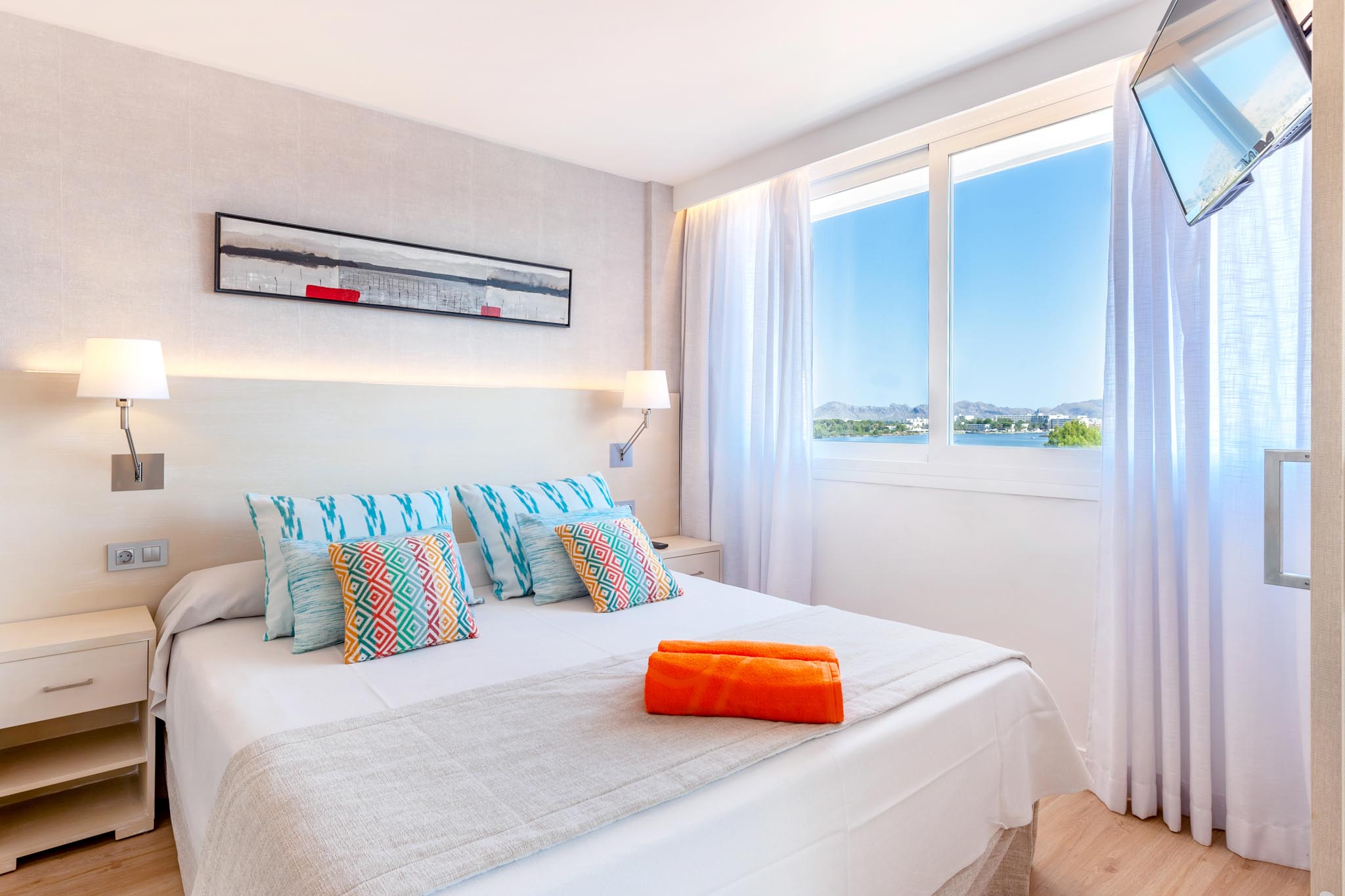 APT 1 BEDROOM LAKE VIEW