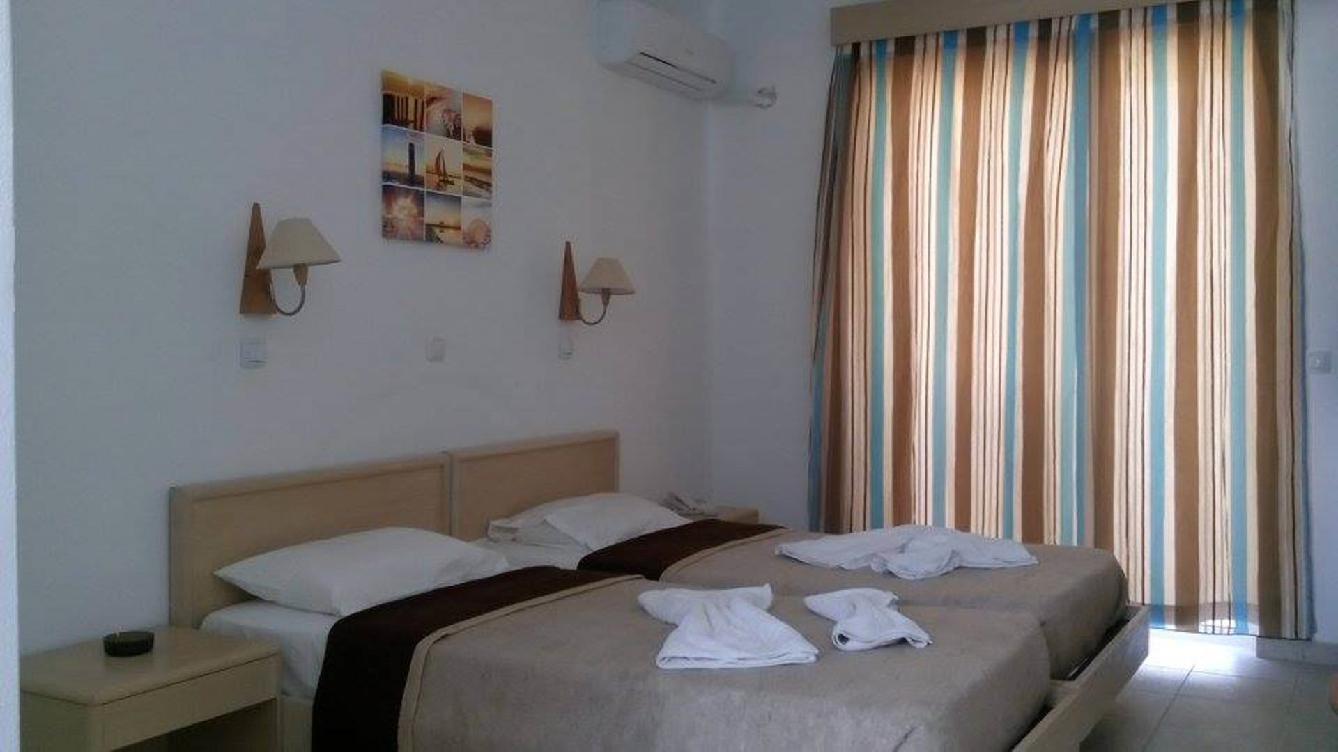 DOUBLE ROOM