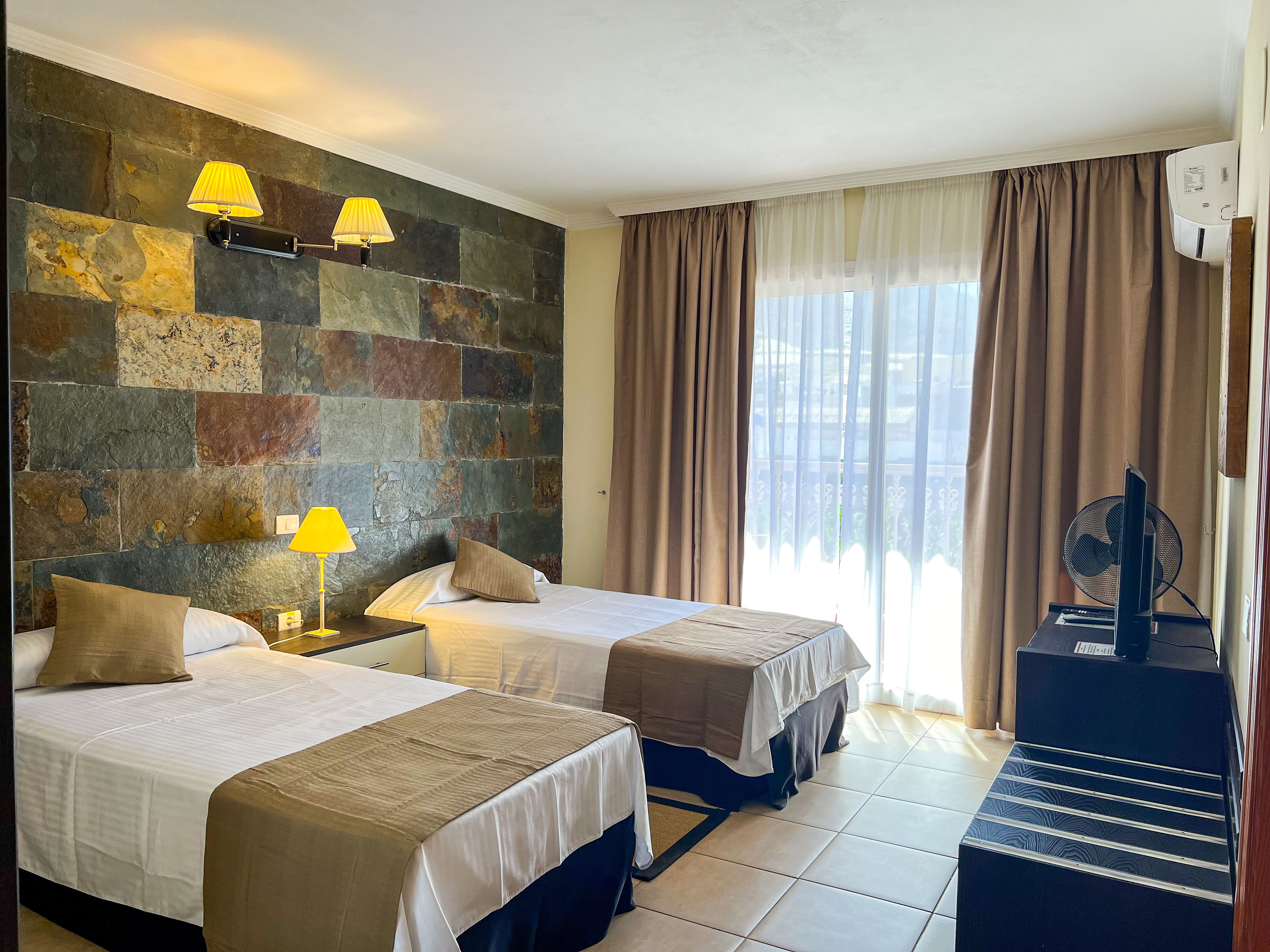 FAMILY SUITE WITH BALCONY OR TERRACE