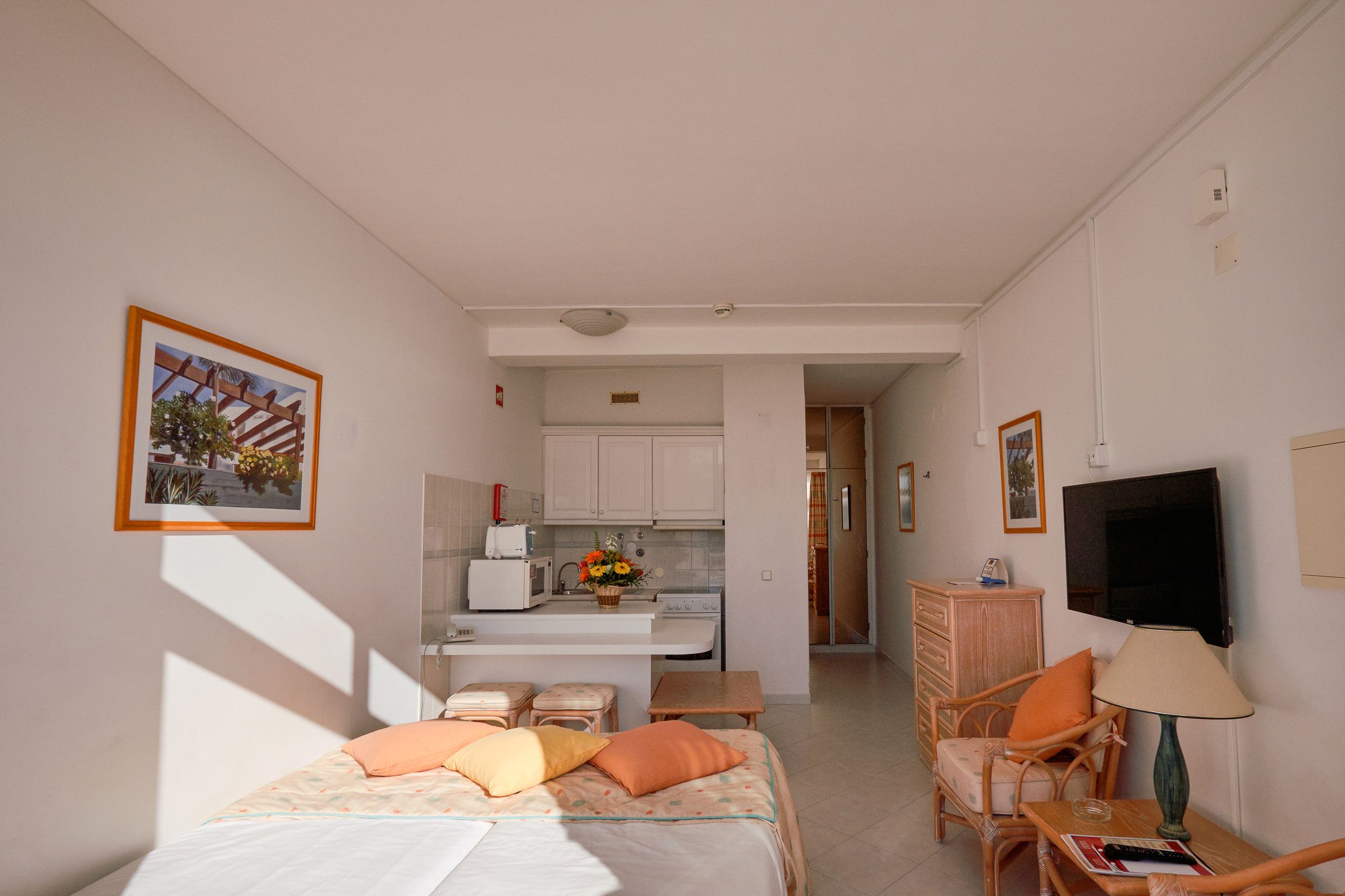 SUPERIOR ROOM TERRACE GARDEN VIEW TWIN BEDS