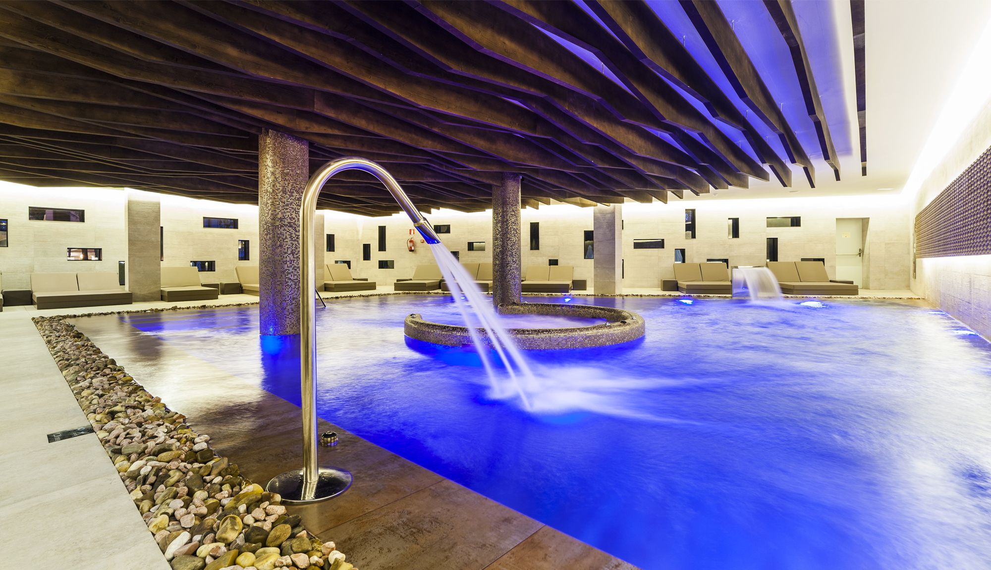 Piscină interioară