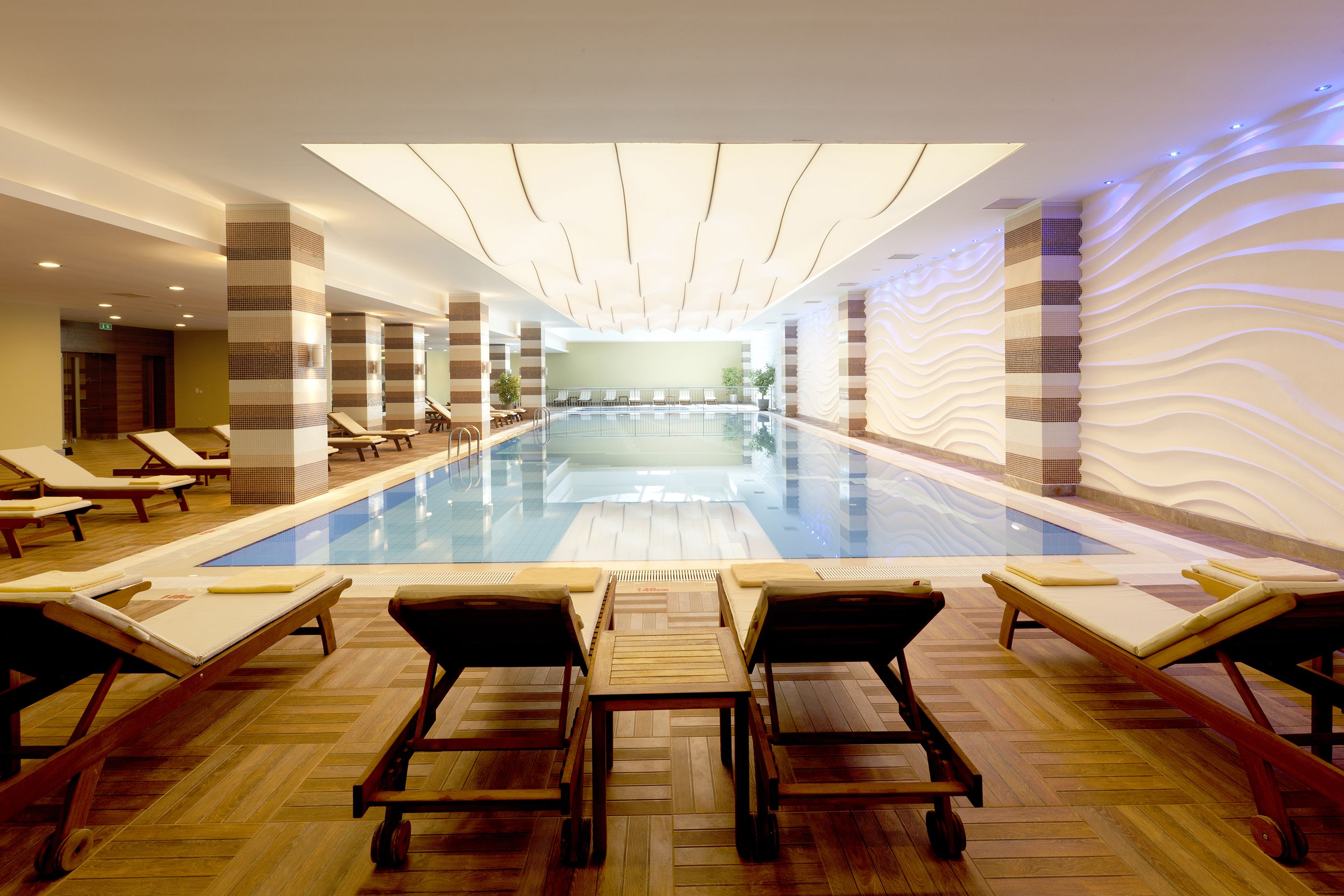 Piscină interioară