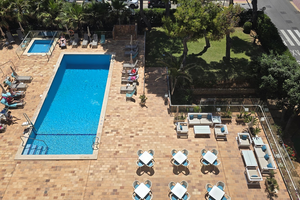 Piscina exterioara/interioara