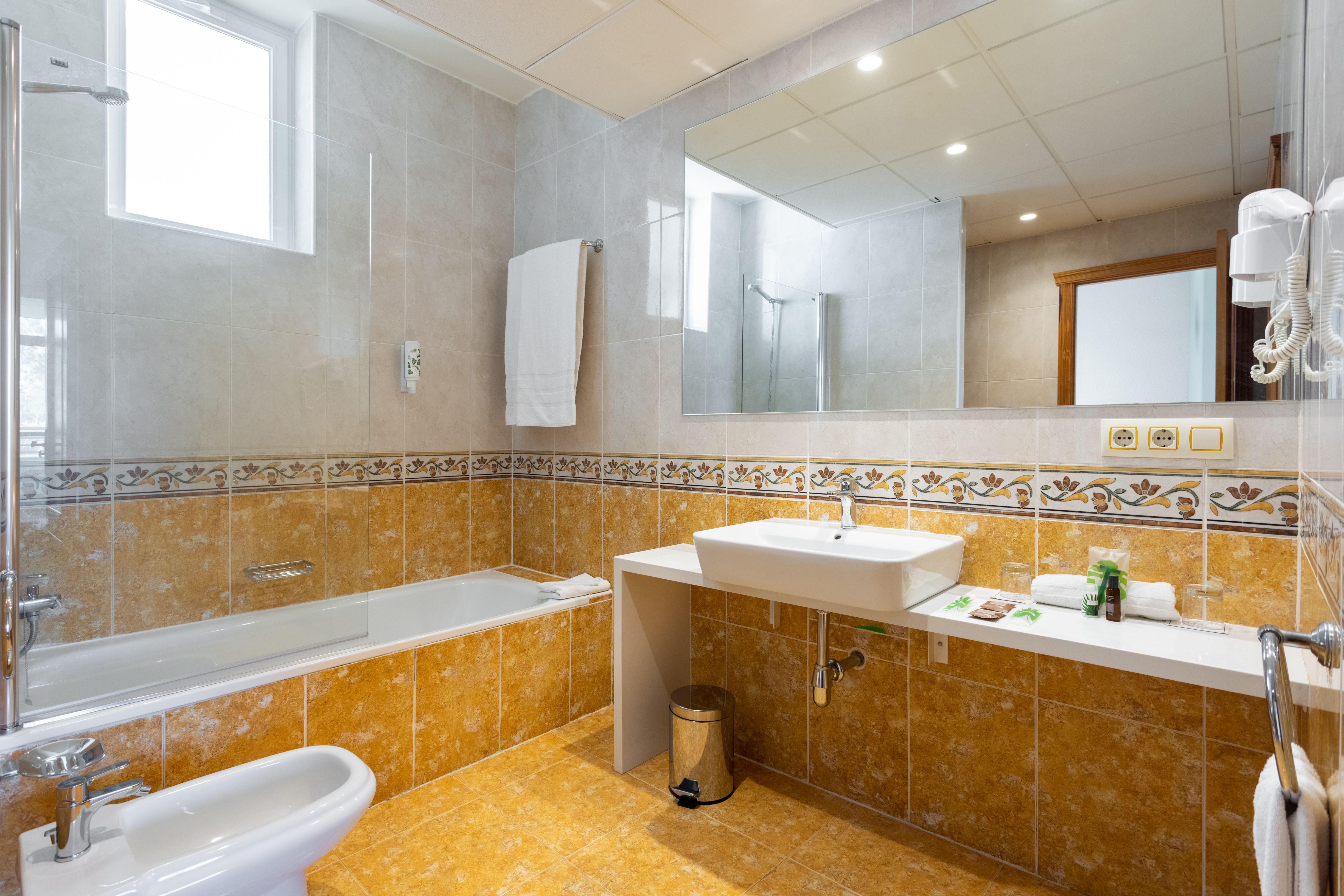 SUITE GARDEN OR POOL VIEW (BALCONY OR TERRACE)