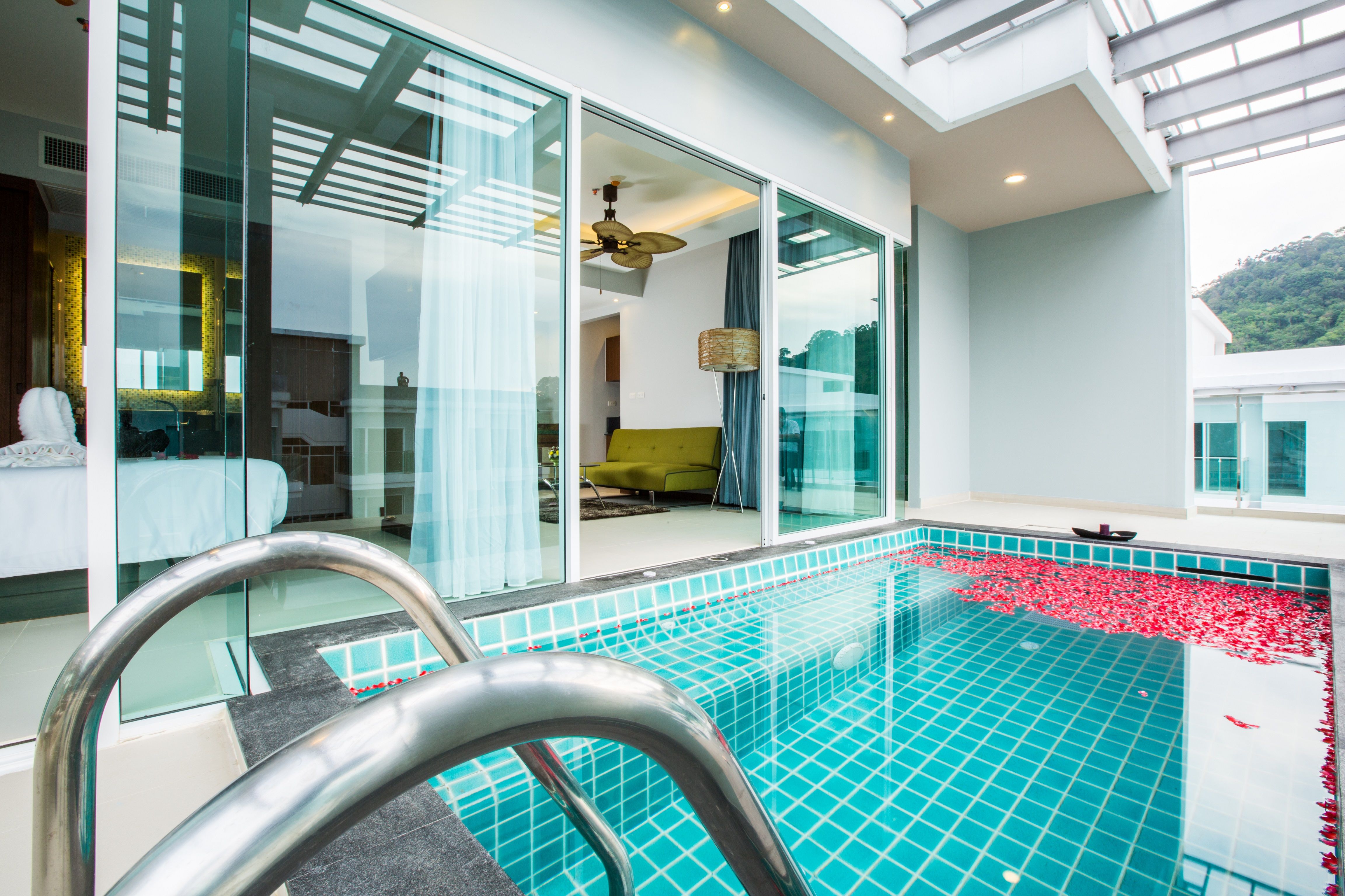 HONEYMOON POOL SUITE