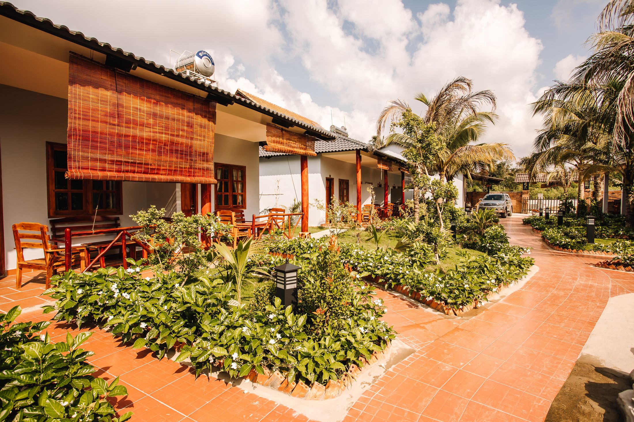 DELUXE FAMILY GARDEN VIEW