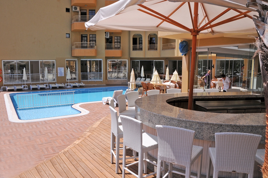 POOL BAR