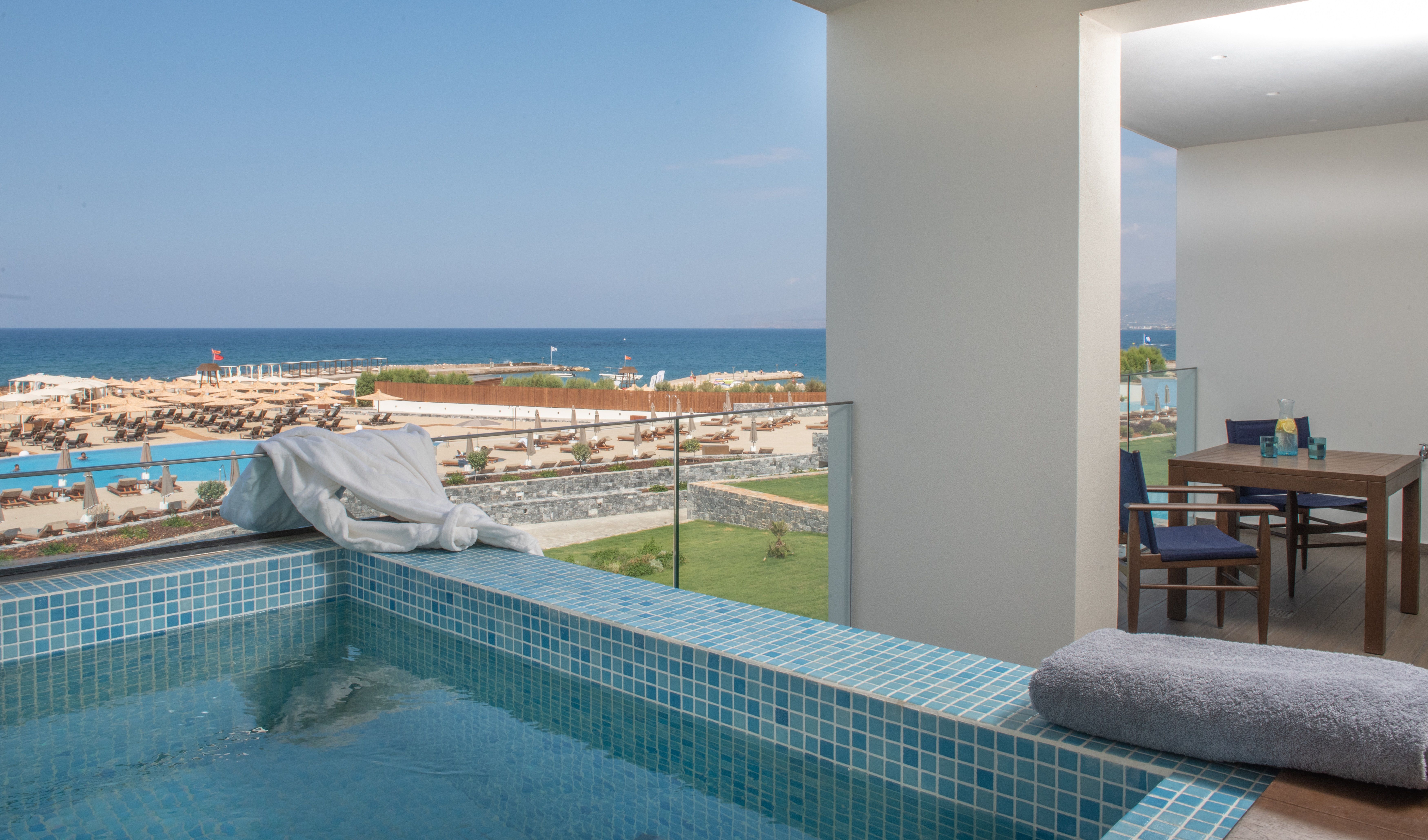 Aqua Marine Suite Waterfront with heated outdoor whirlpool and gym