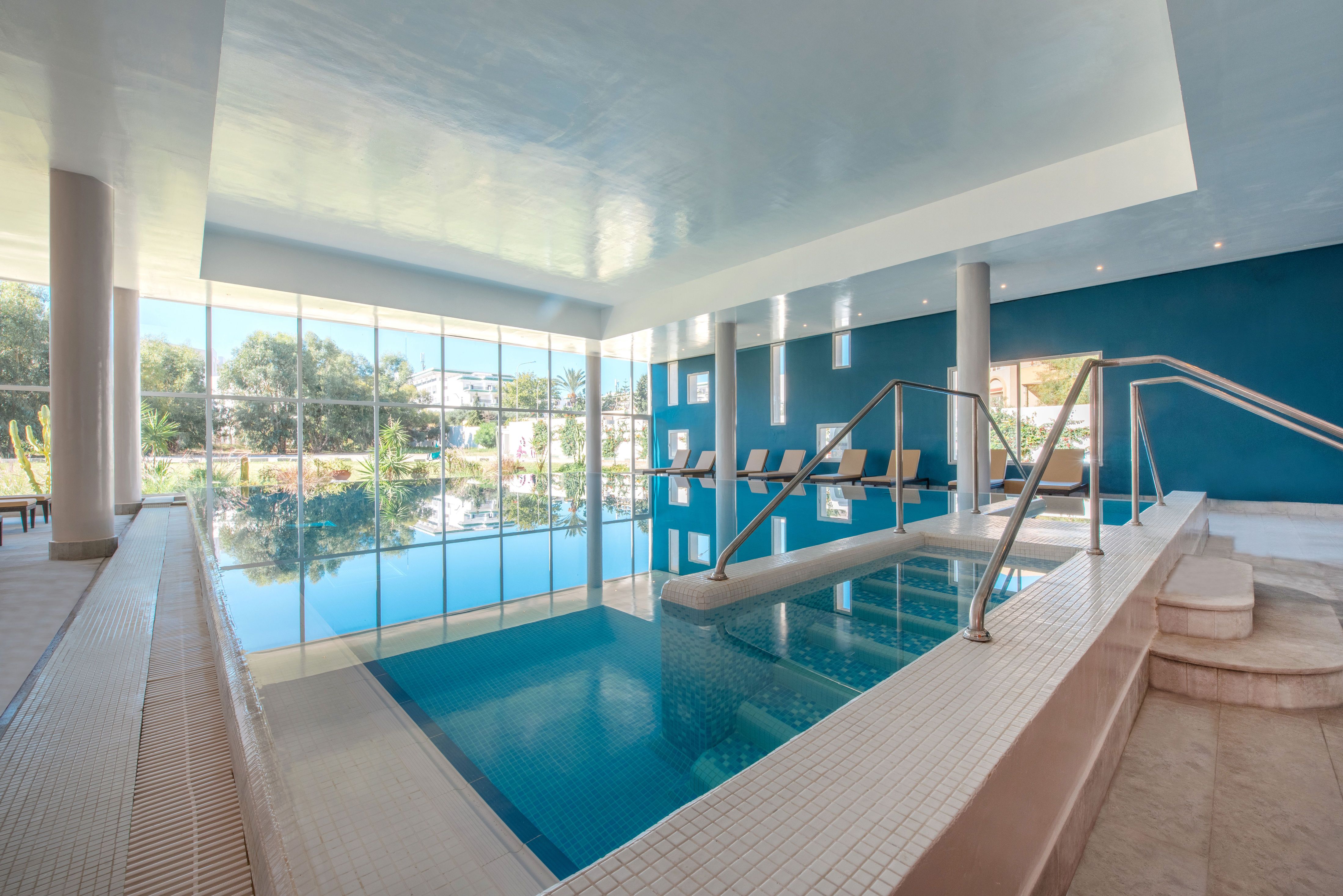 Piscină interioară
