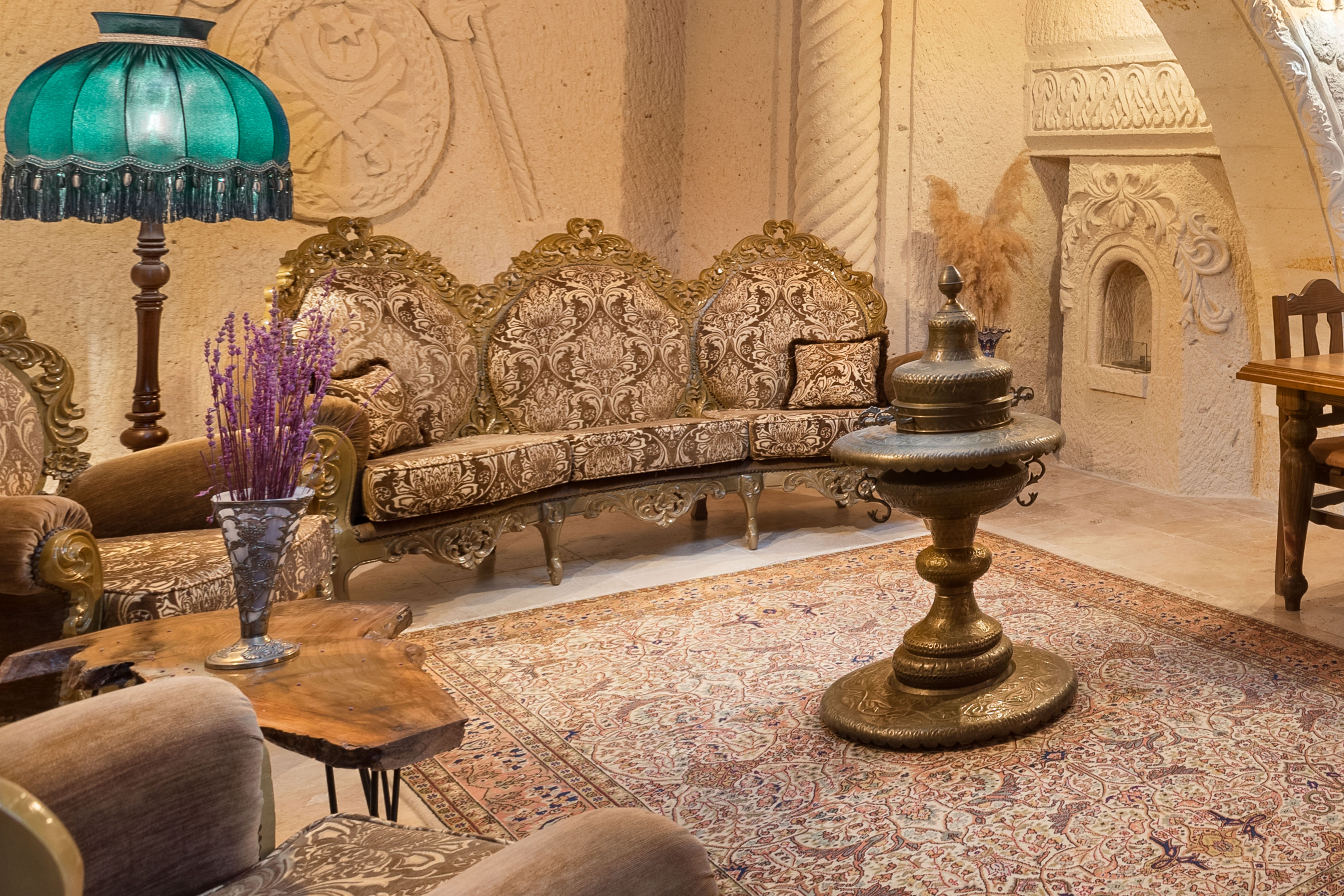 DELUXE KING SUITE
