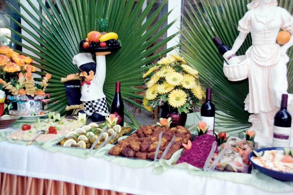 MAIN RESTAURANT