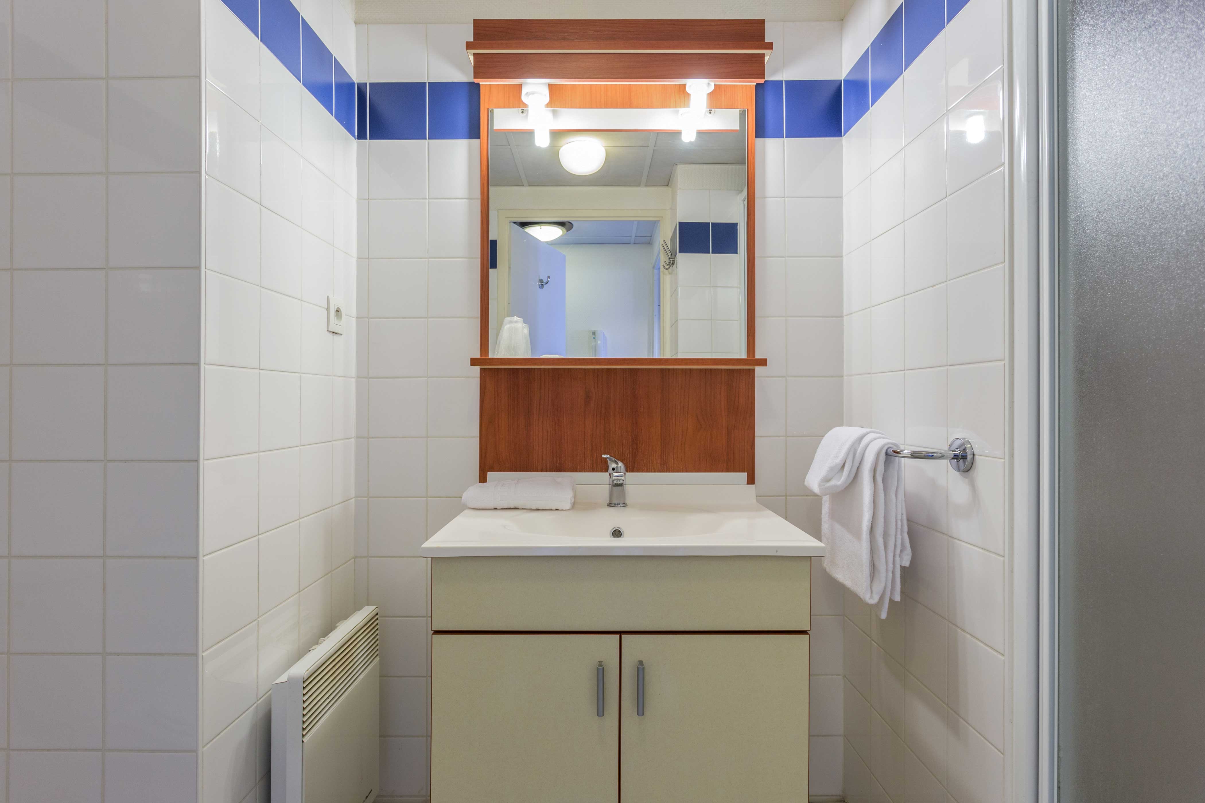 T2 - Bathroom Amenities