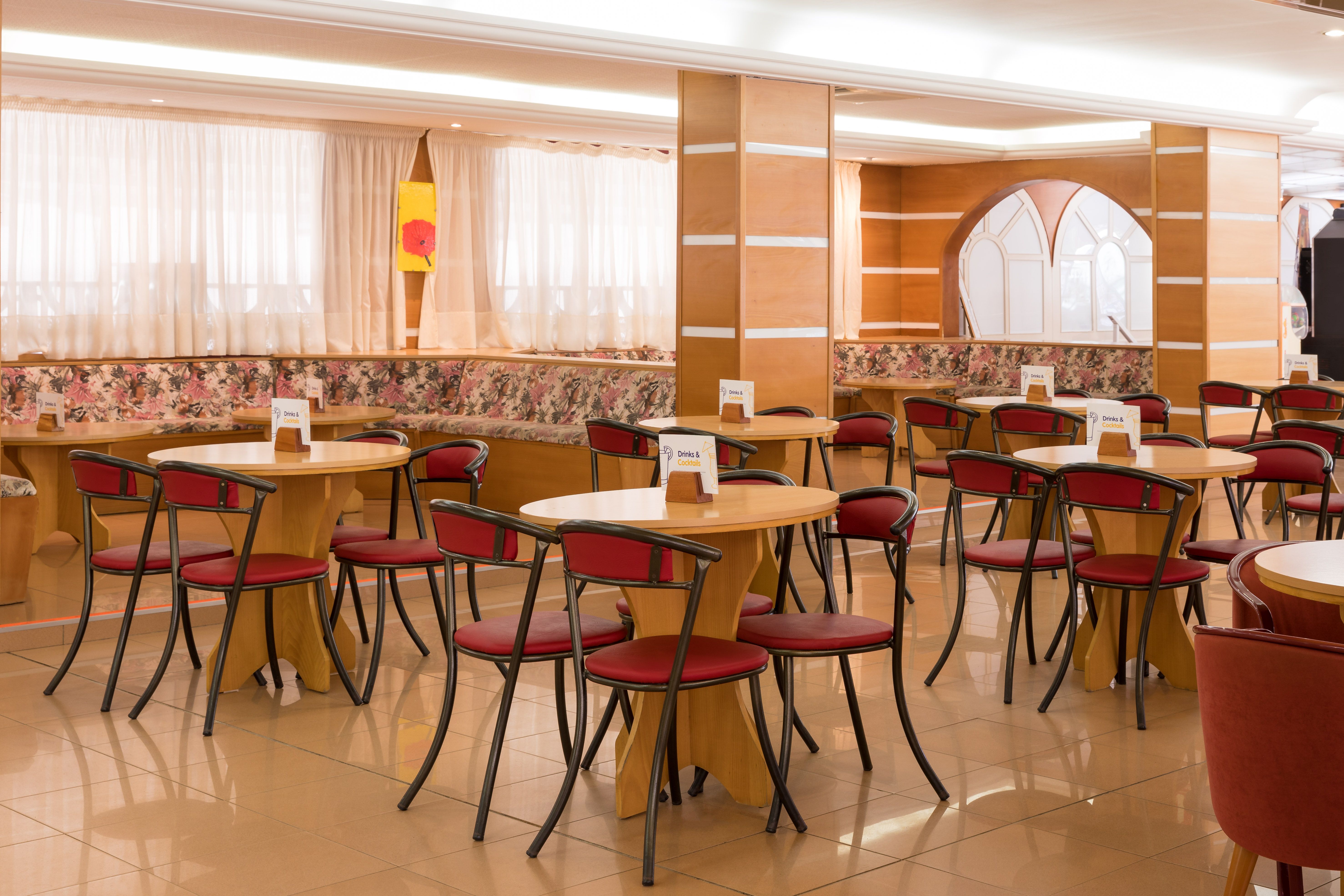 MAIN BAR