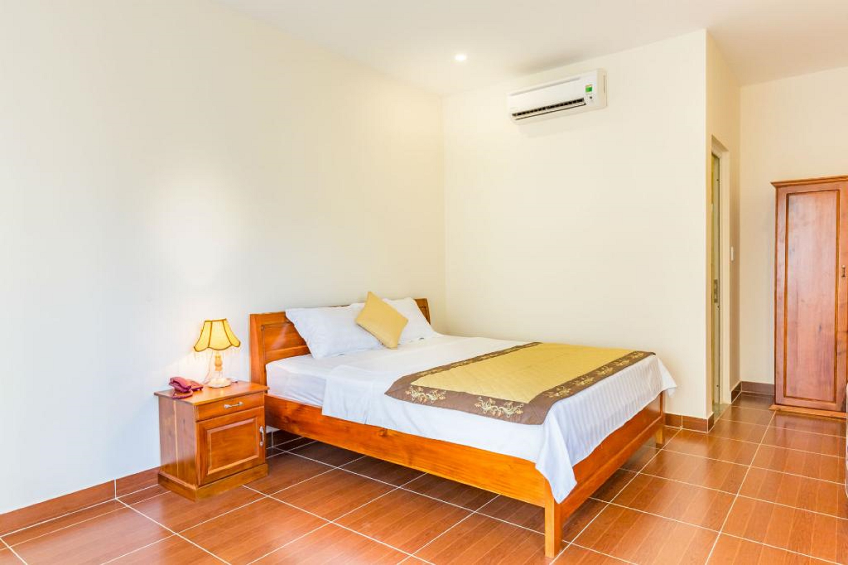 BUILDING DOUBLE ROOM 
