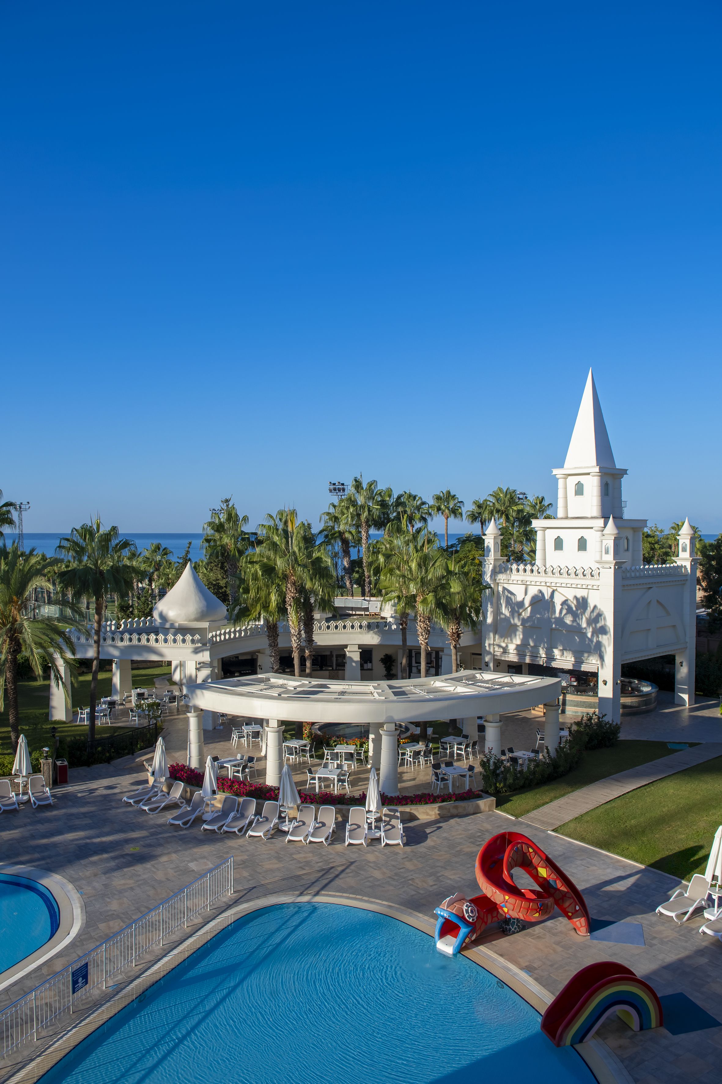 LUNA POOL BAR