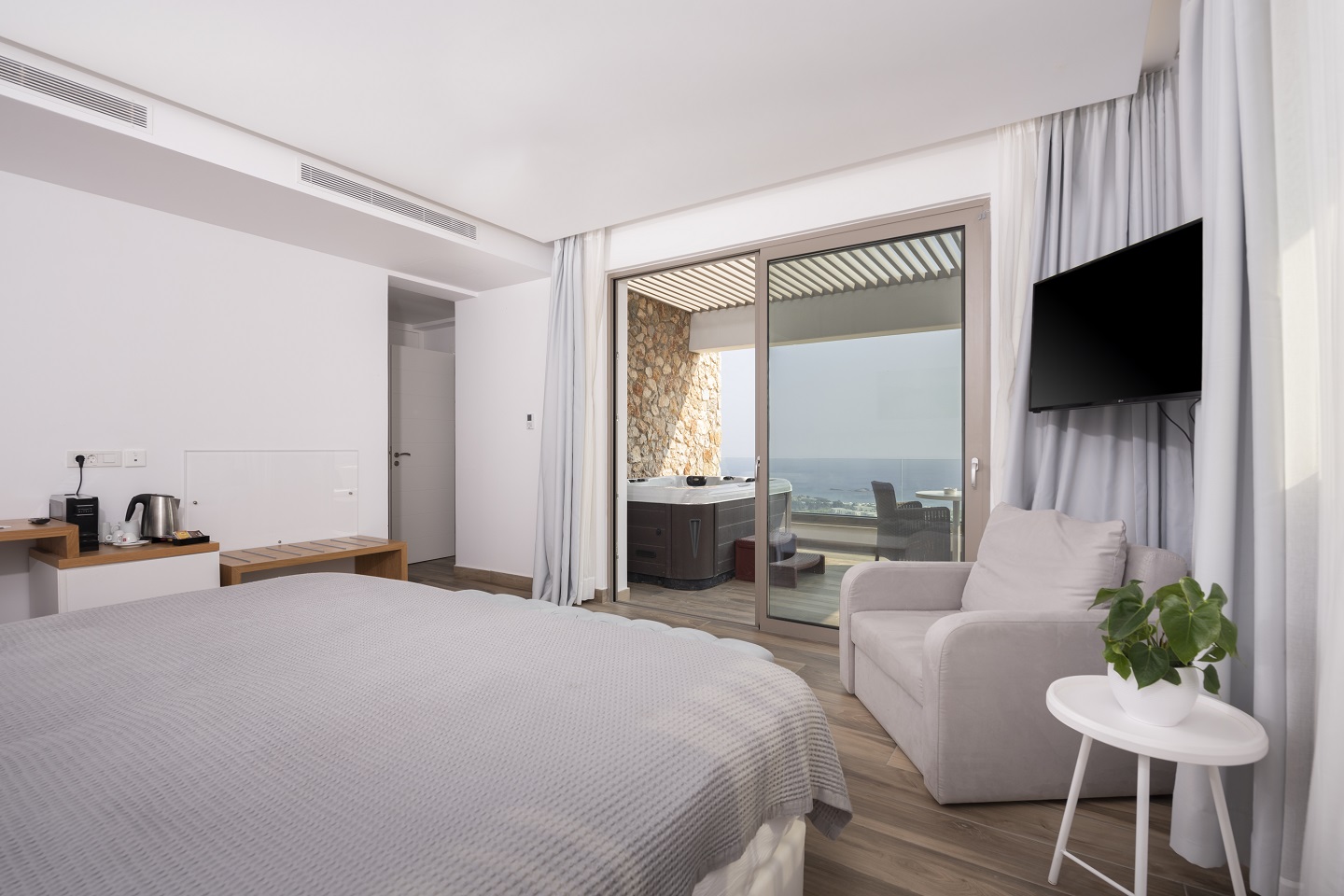 Junior Jacuzzi Suite sea view