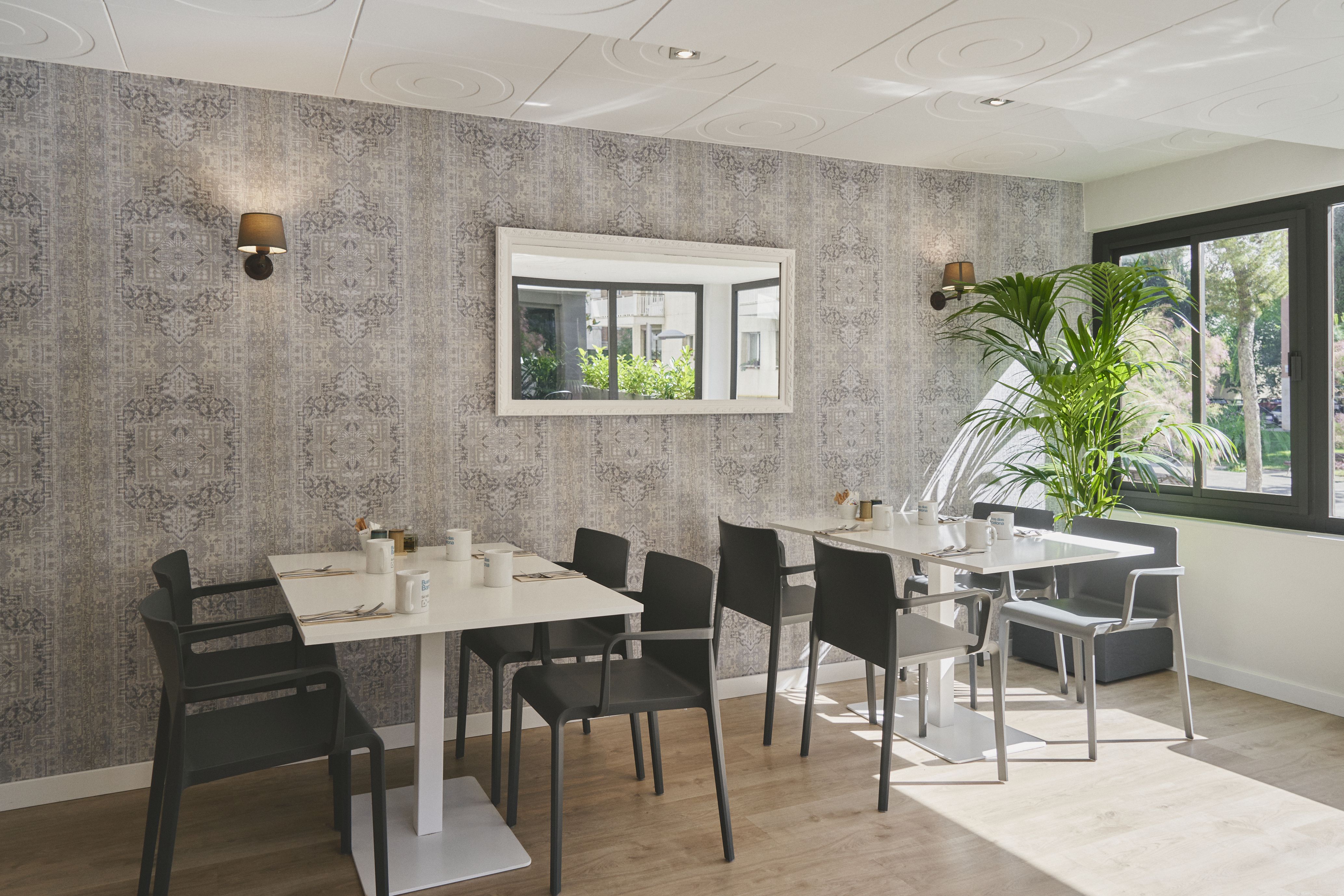 MAIN RESTAURANT