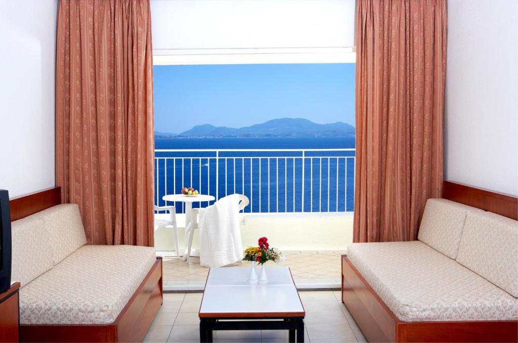 FAMILY ROOM MAIN BUILDING SEA VIEW 