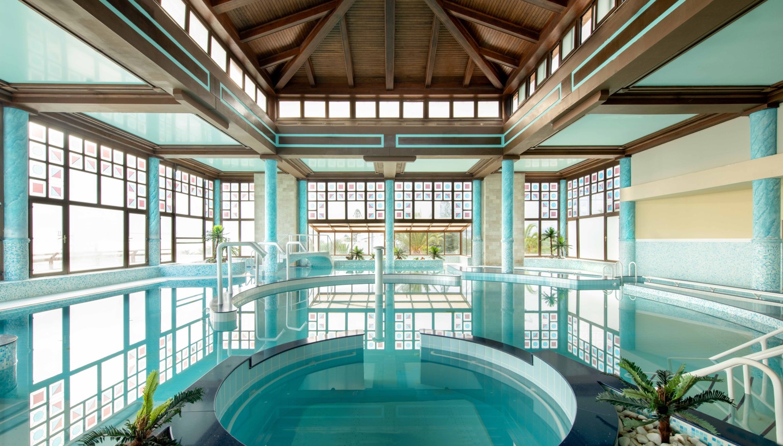 Piscină interioară