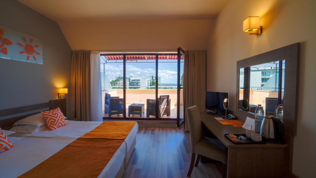 Double Standard Room (SeaView, Balcony)