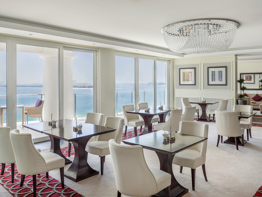 Club Lounge - Premier Rooms