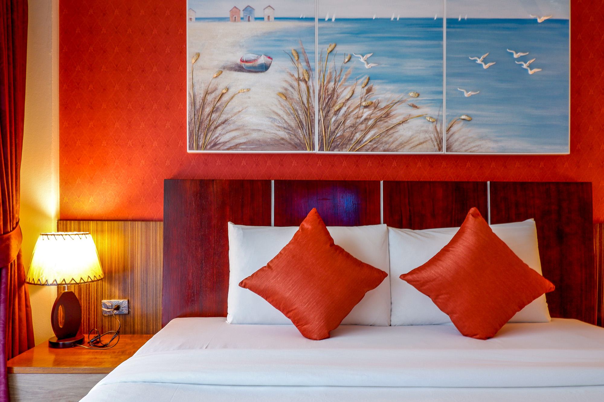Deluxe Pool View Room 