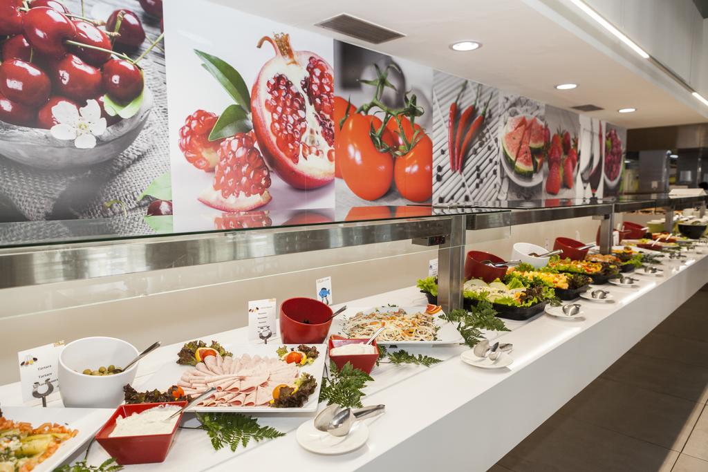 MAIN RESTAURANT