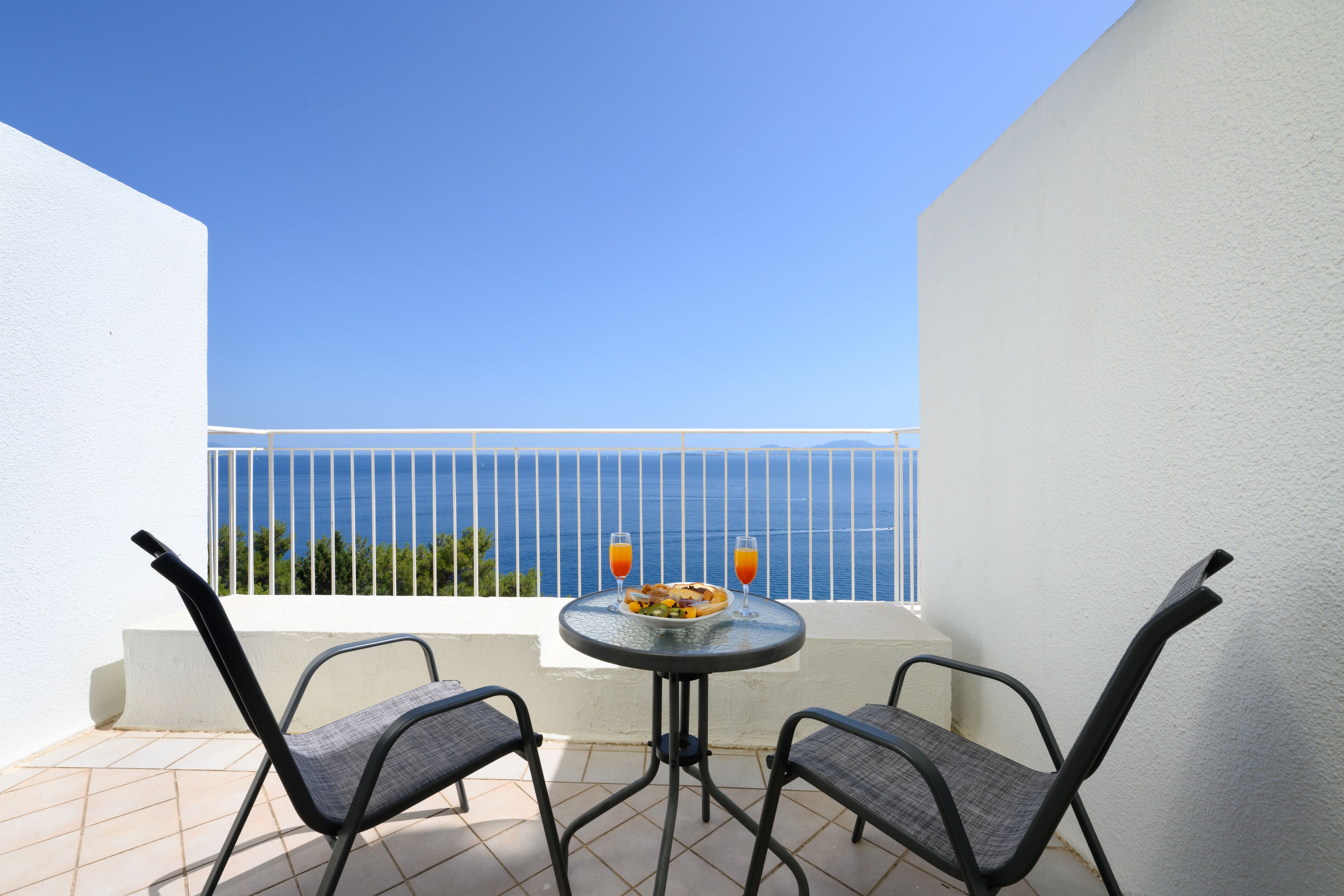 FAMILY ROOM MAIN BUILDING SEA VIEW 