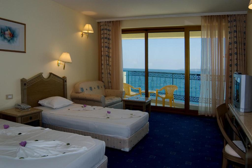 Single w.Child Standard Room (SeaView, Balcony or Terrace)