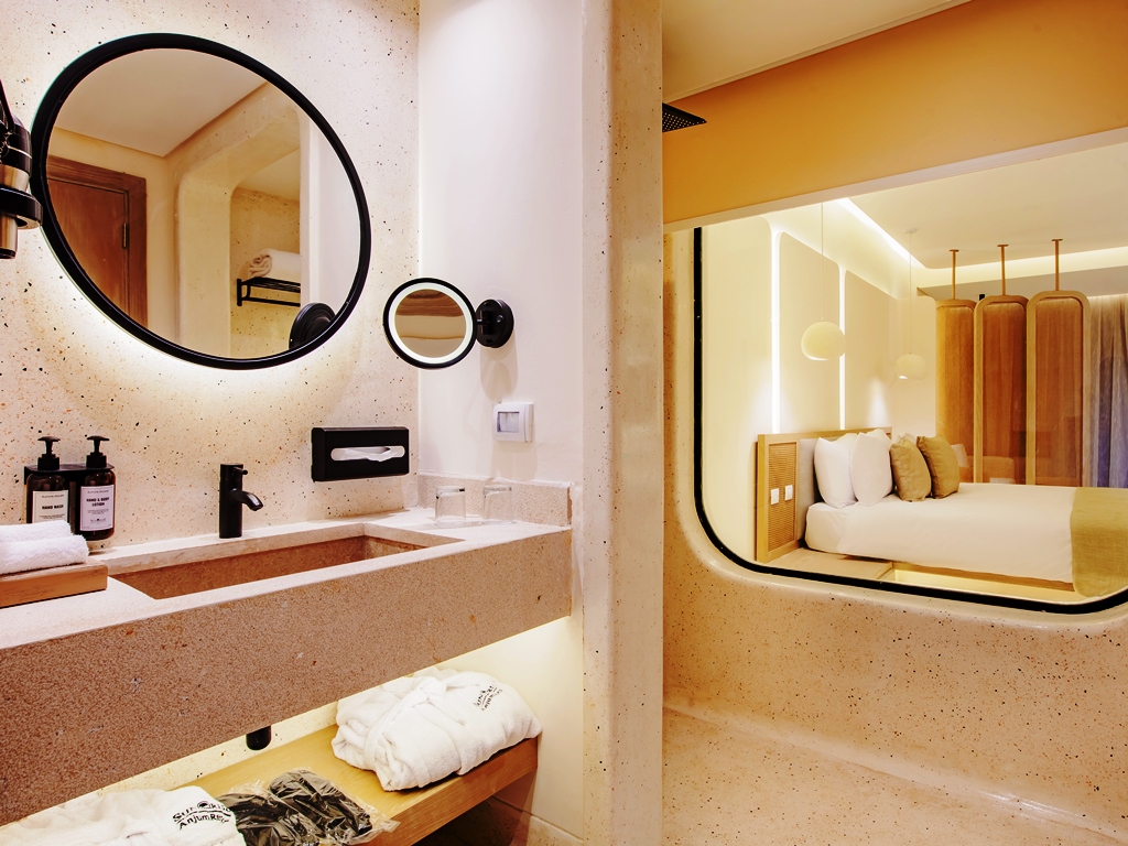 Junior Swim-Up Suite