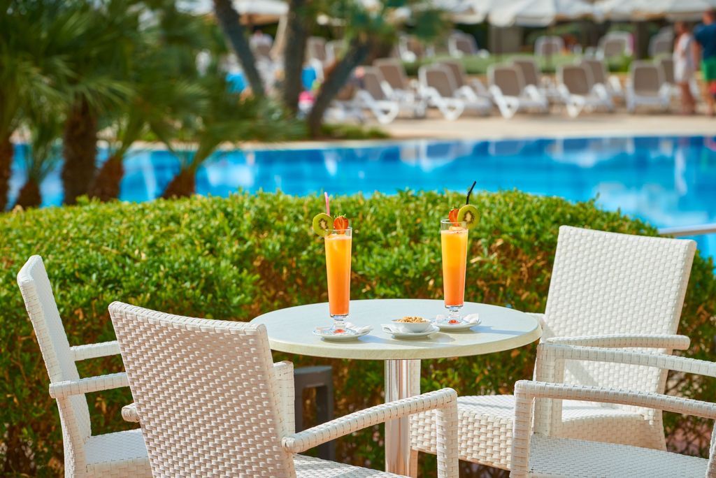 POOL BAR