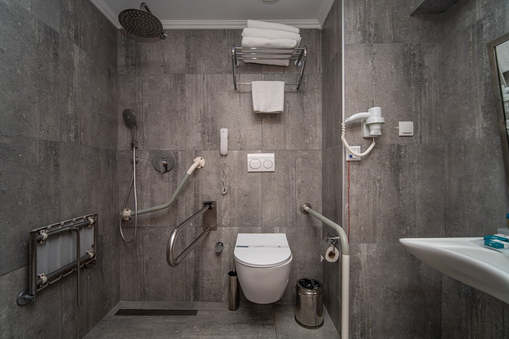 HANDICAP(DISABLED) ROOM