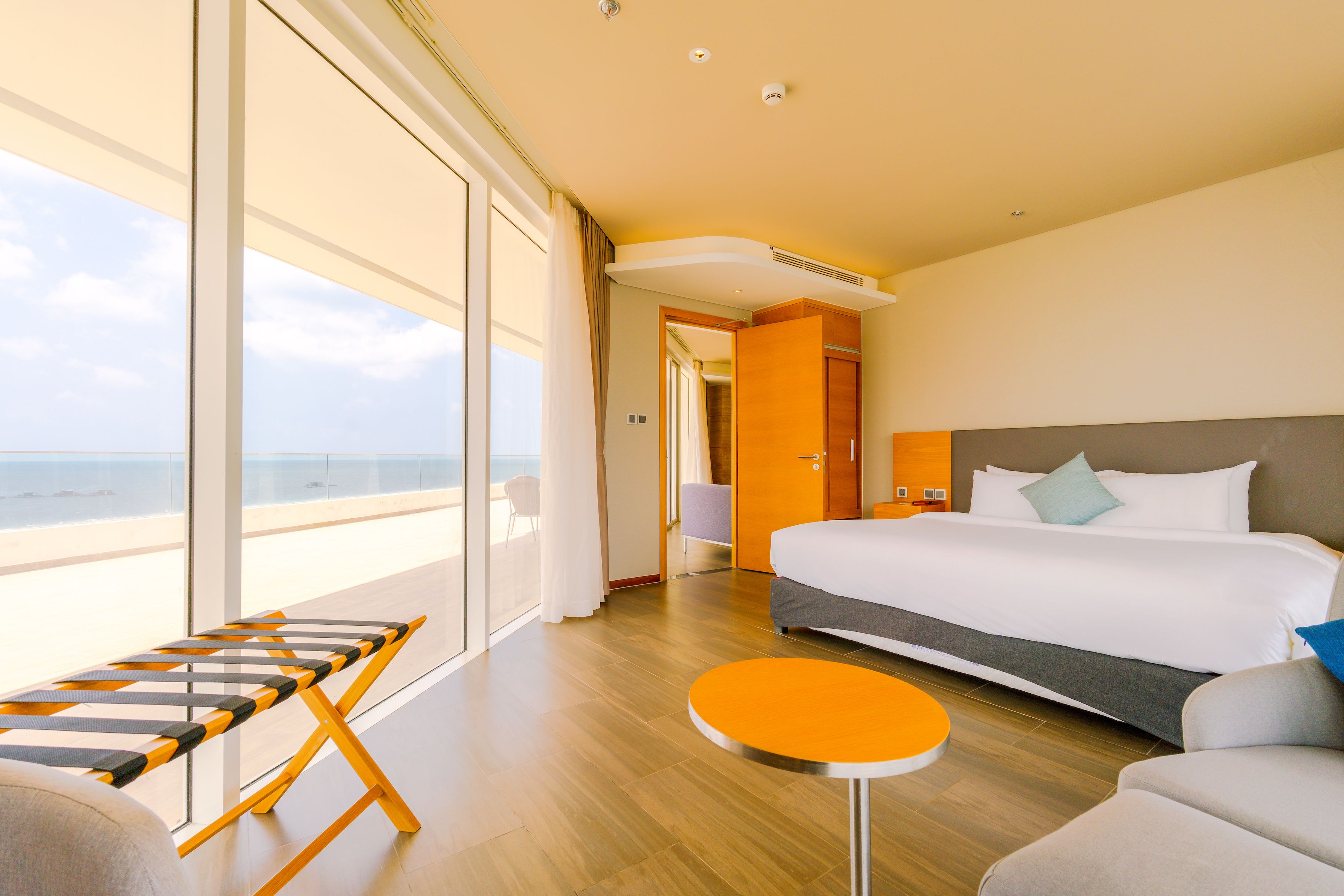 SUITE 2 BEDROOMS (WITH SPA FOR 4 PAX ONLY) 
