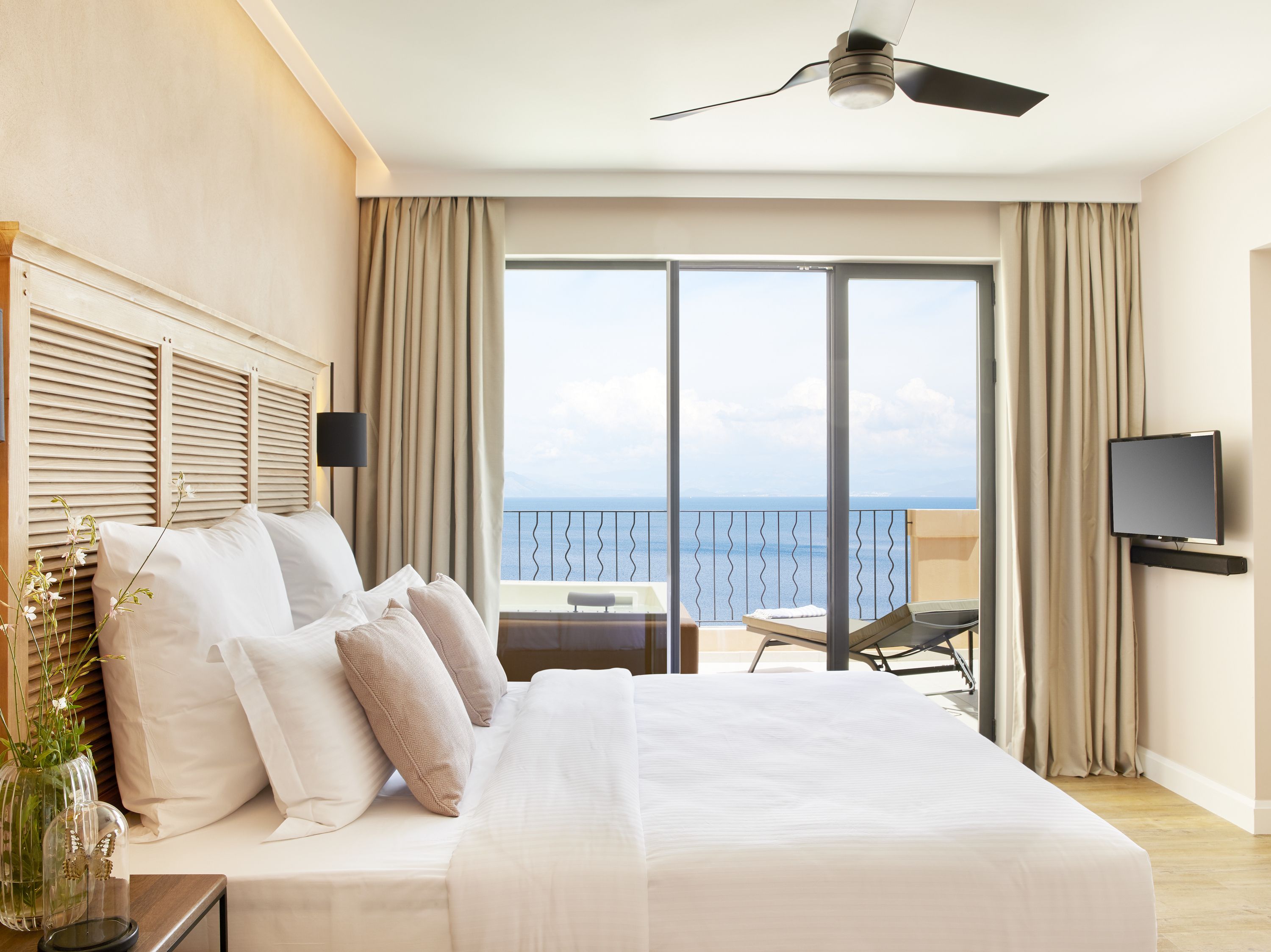Grand Terrace Deluxe Suite Whirlpool