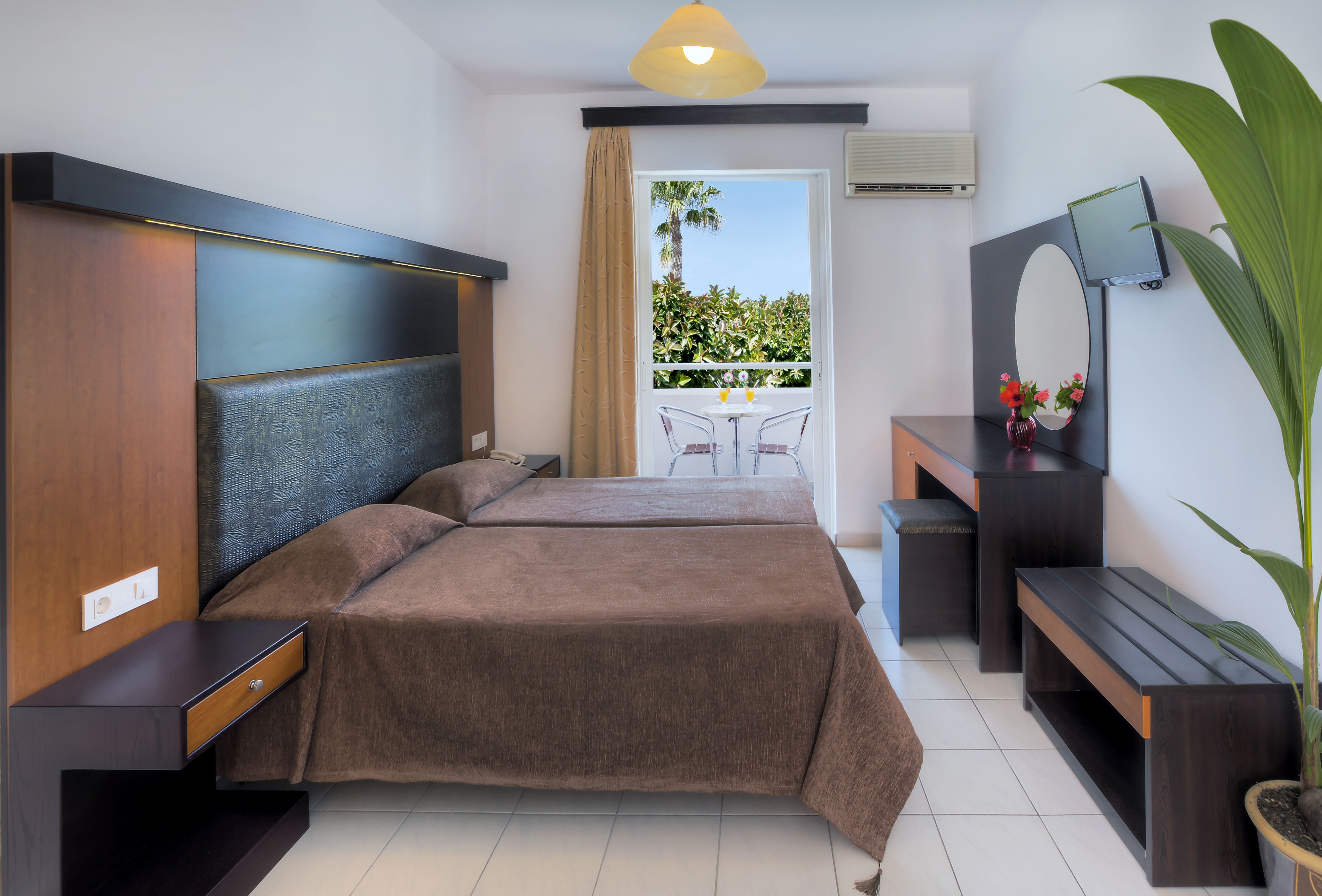 DOUBLE ROOM