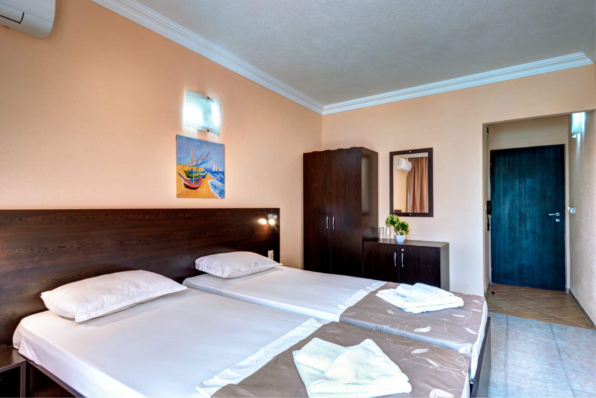 DOUBLE ROOM