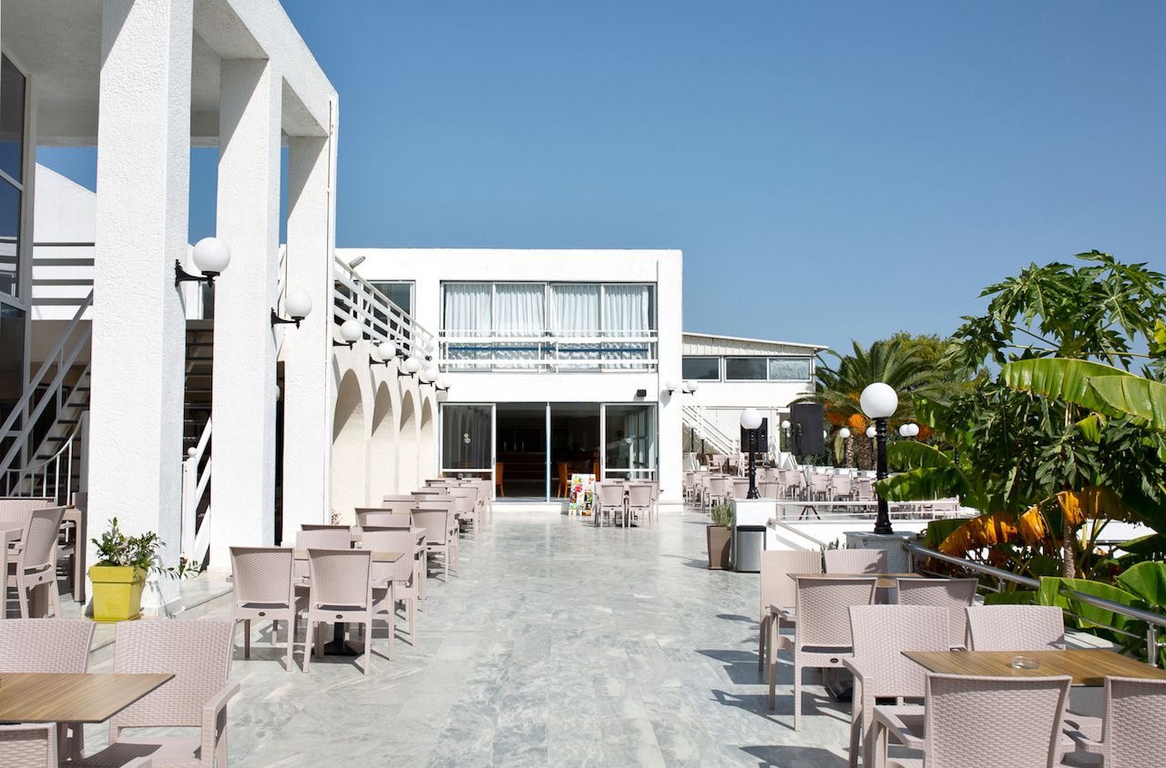 LOBBY BAR