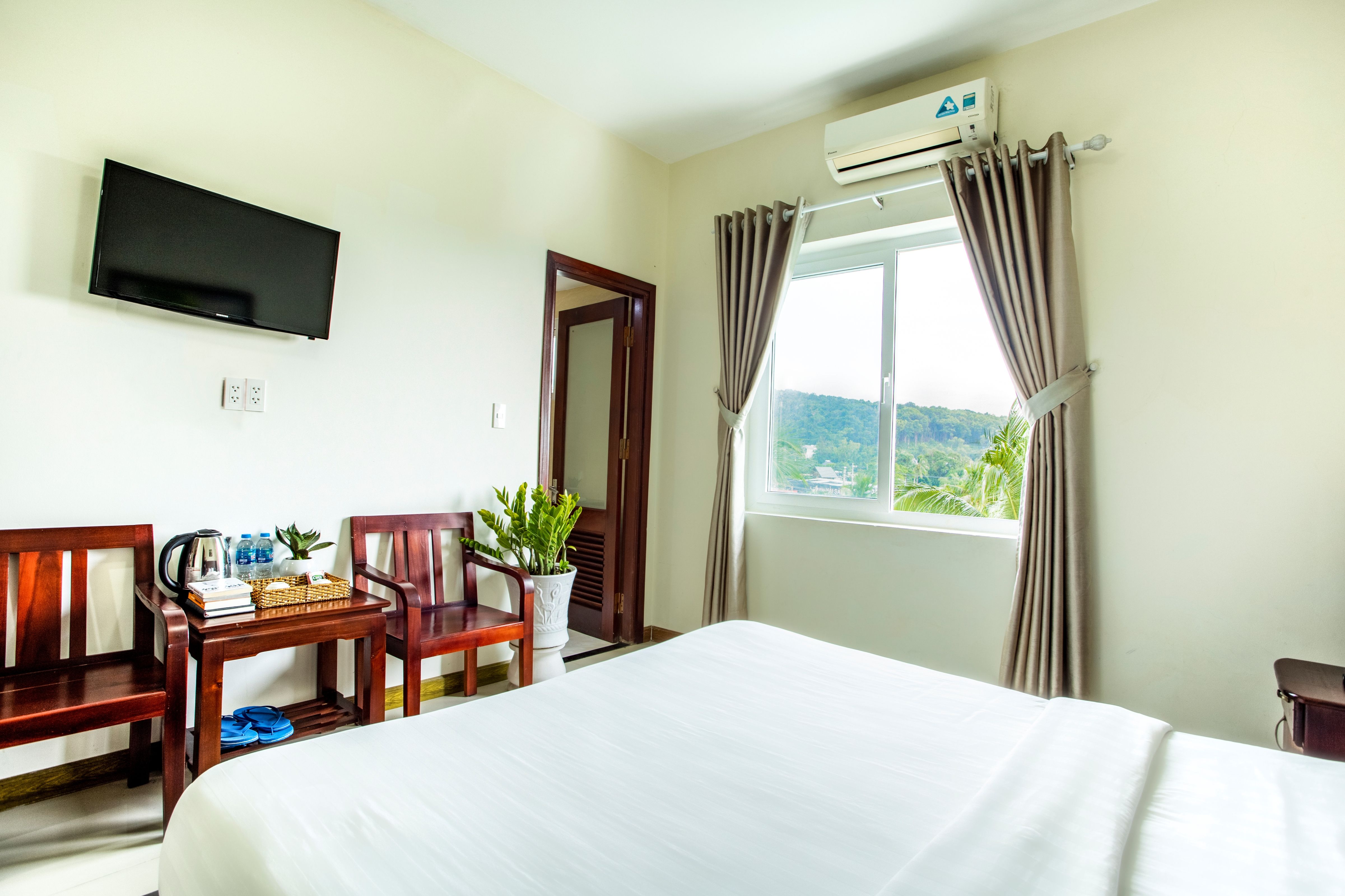 DELUXE ROOM 