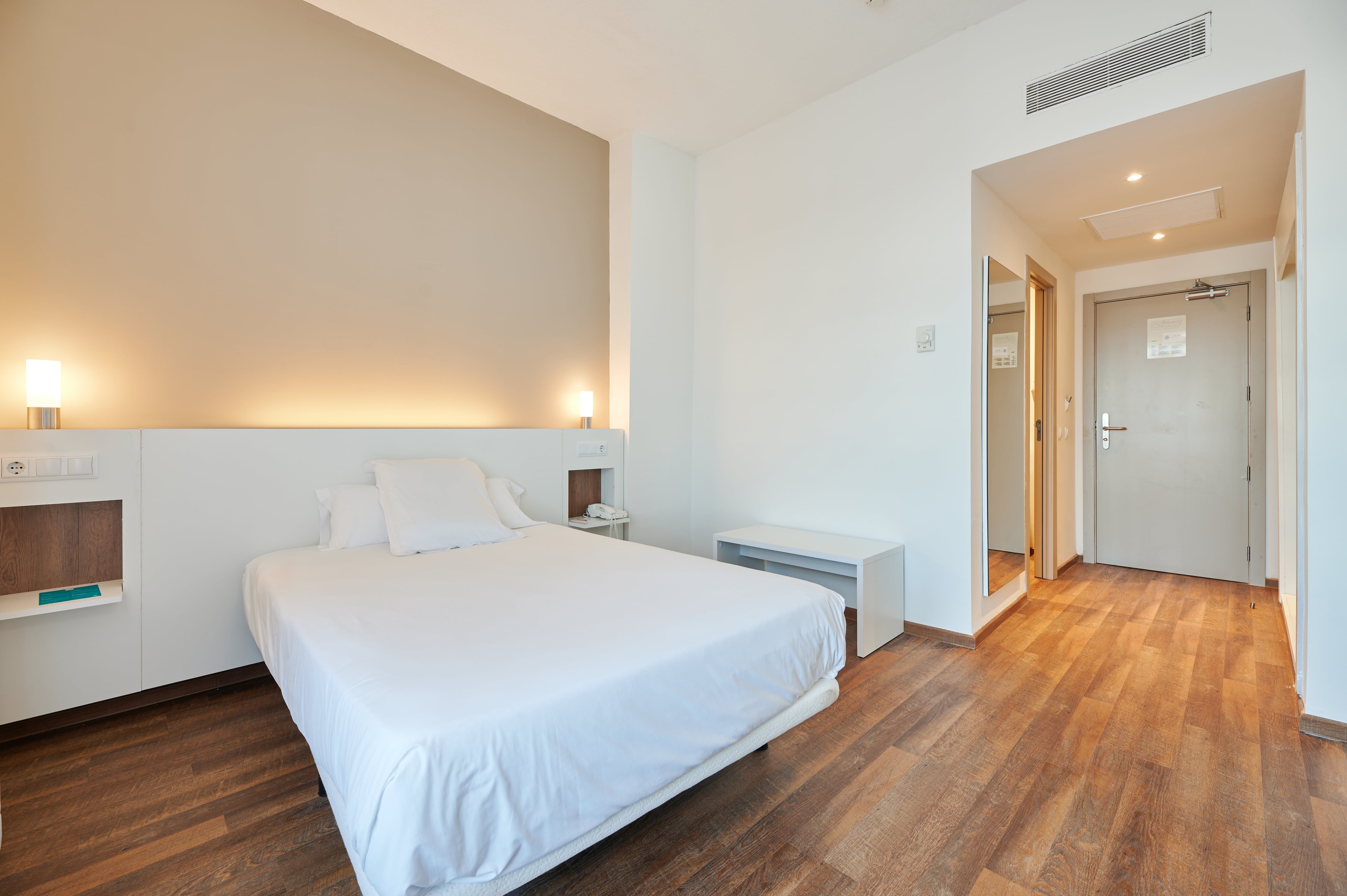 SINGLE ROOM (BALCONY)