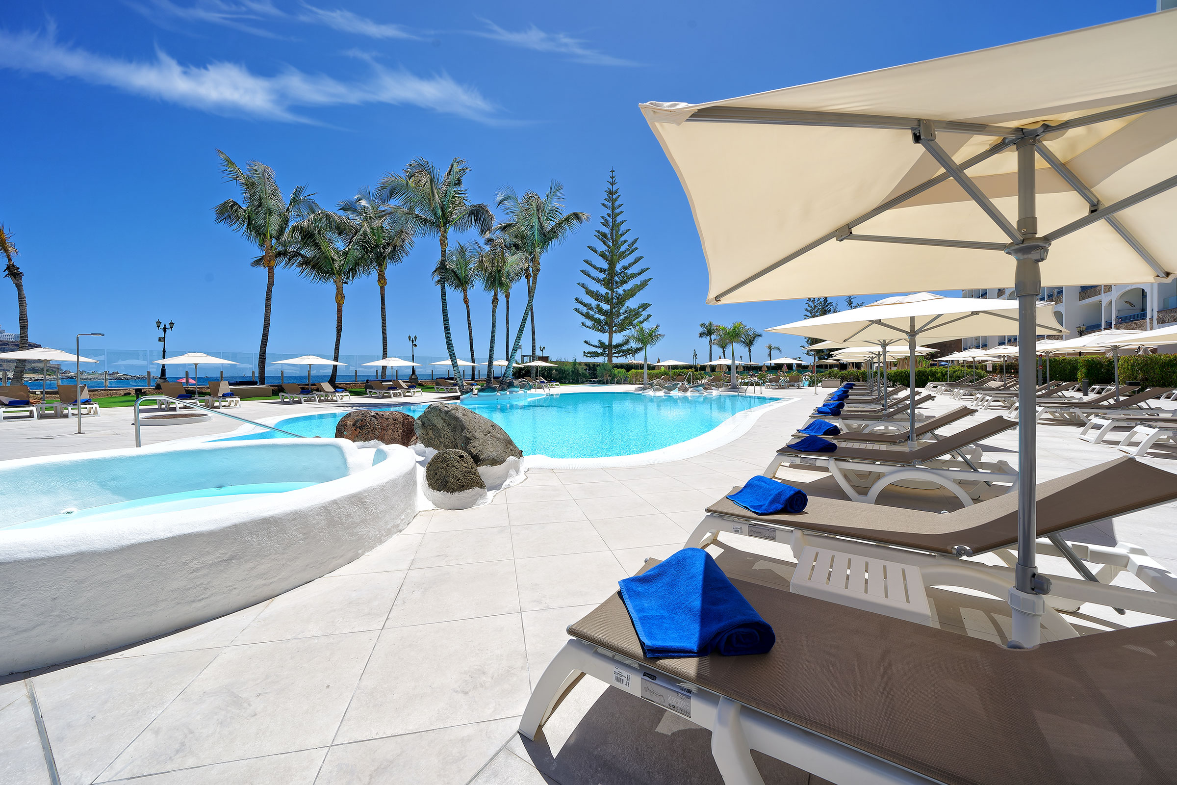 Piscina deschisă