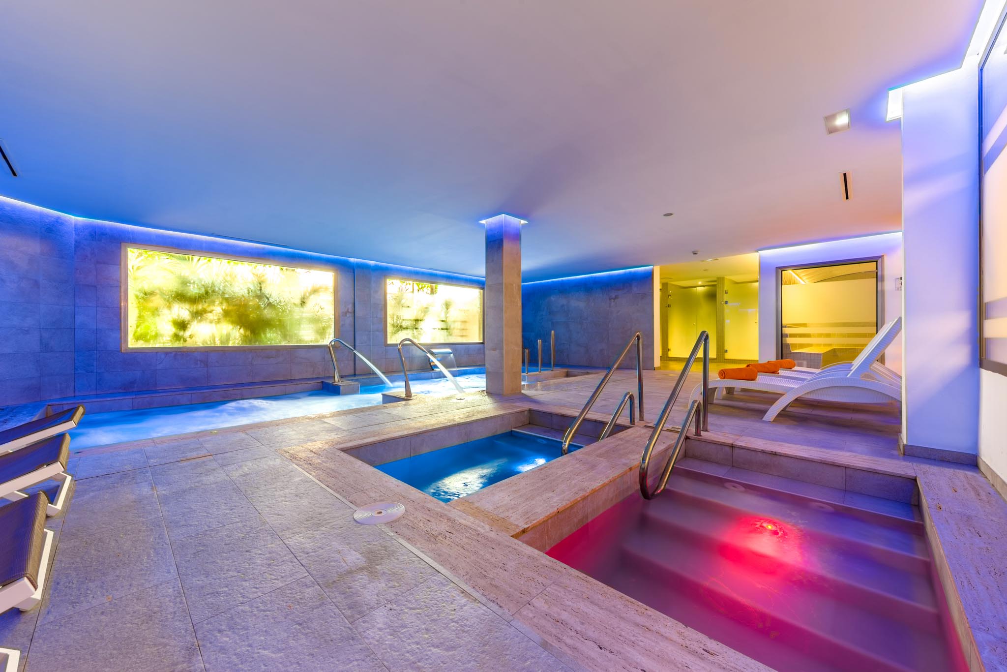 Piscină interioară