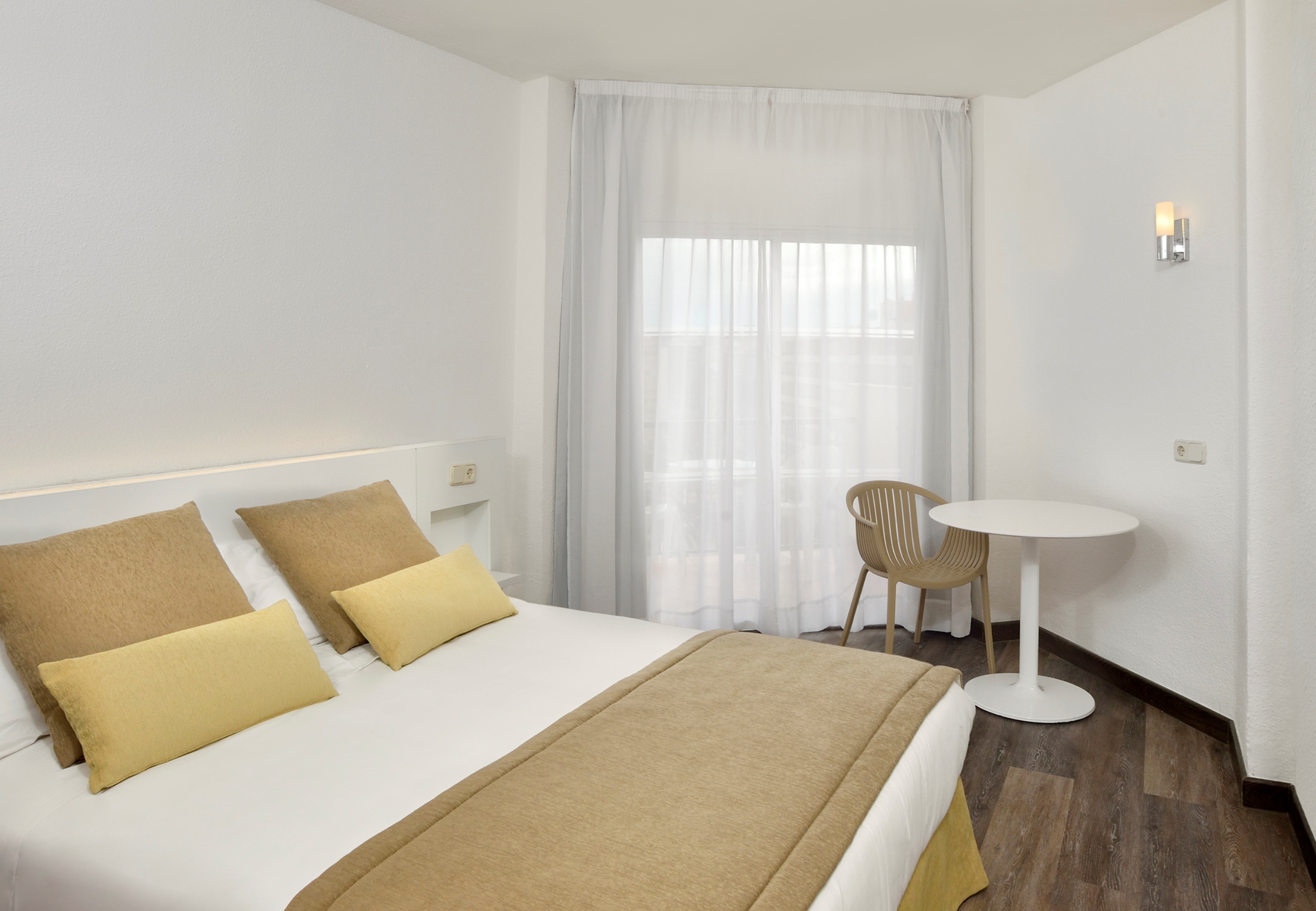 DOUBLE ROOM 