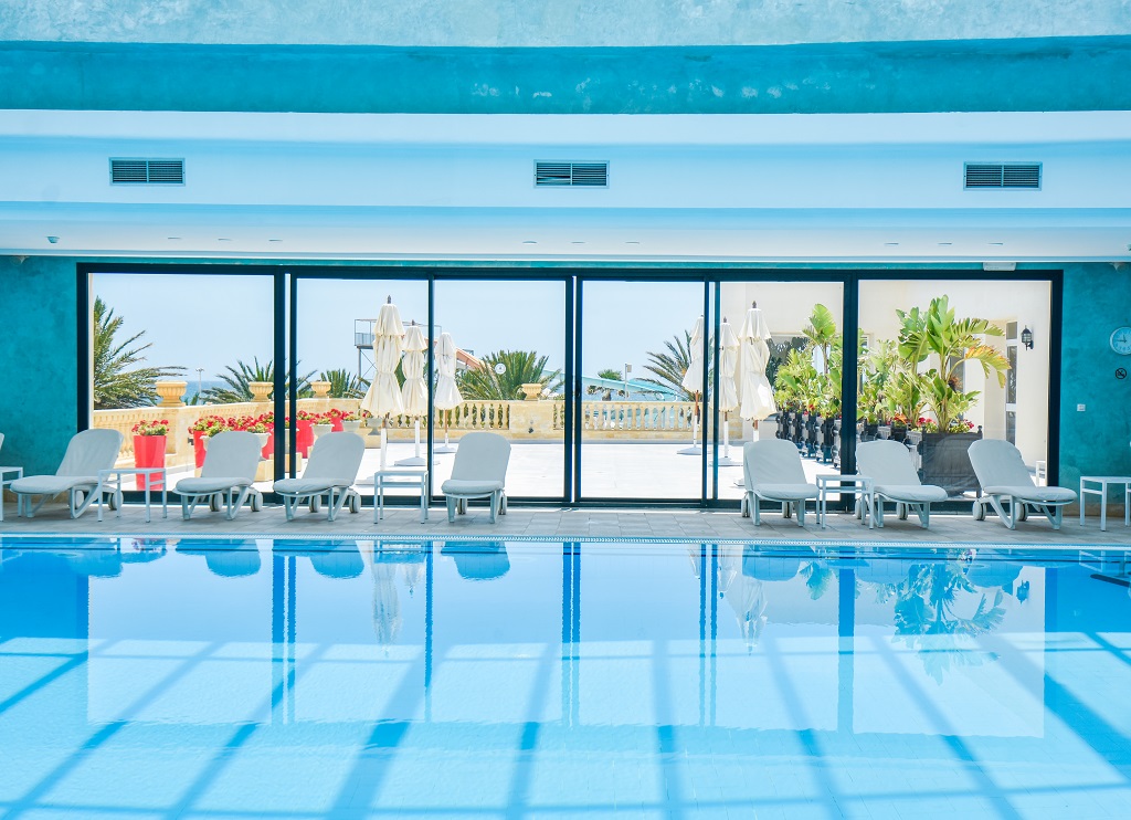 Piscină interioară