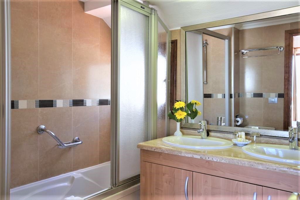 APARTMENT1 BEDROOM BALCONY OR TERRACE