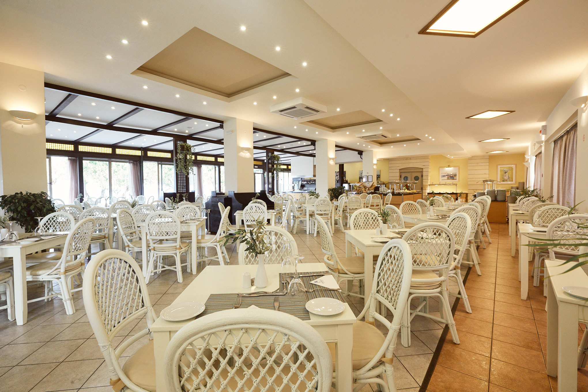 MAIN RESTAURANT 